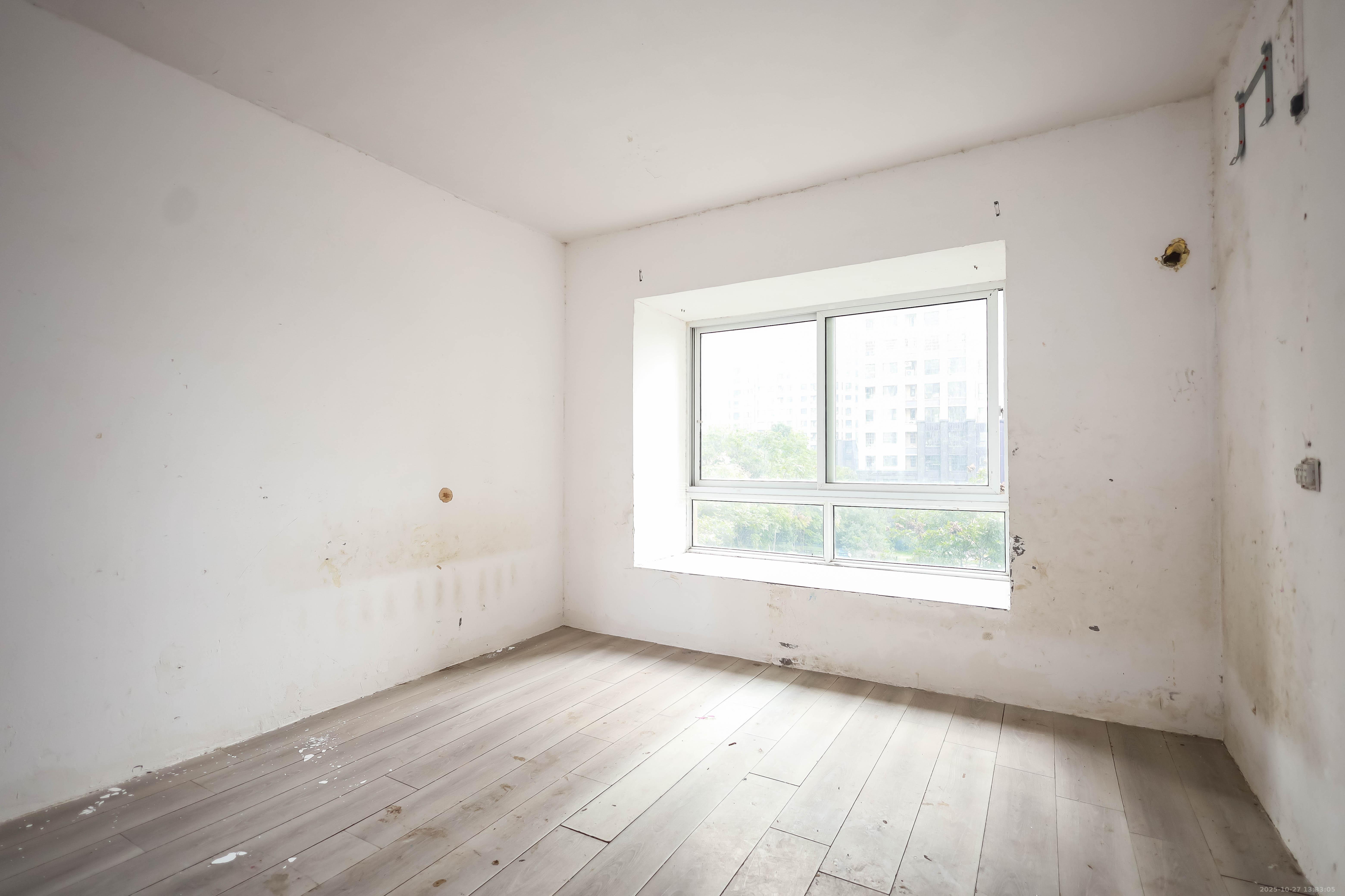 天麓尚层  4室2厅2卫    108.0万卧室