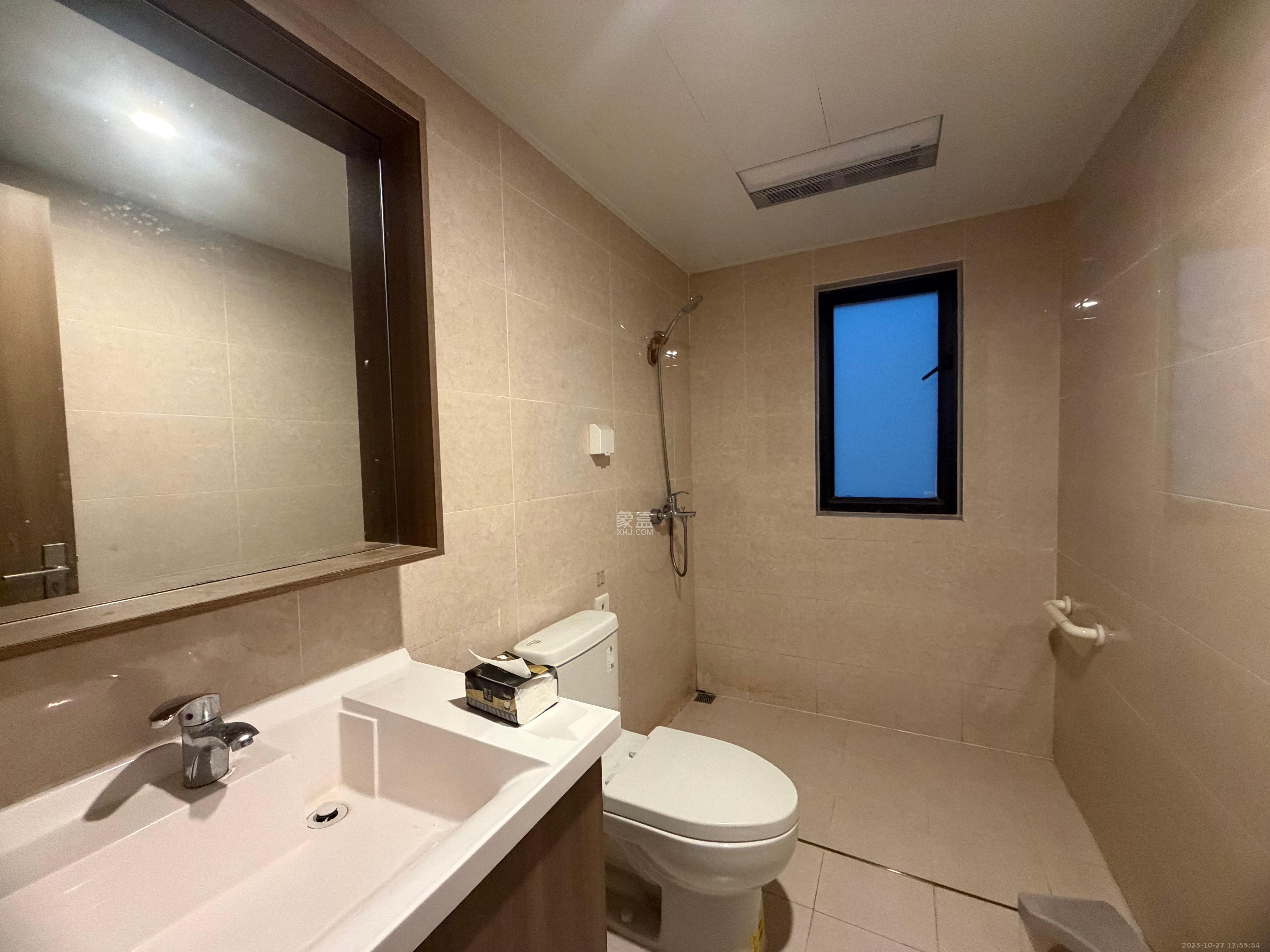 保利香槟国际  5室2厅2卫    2500.0元/月 保利香槟国际  5室2厅2卫    2500.0元/月室内图