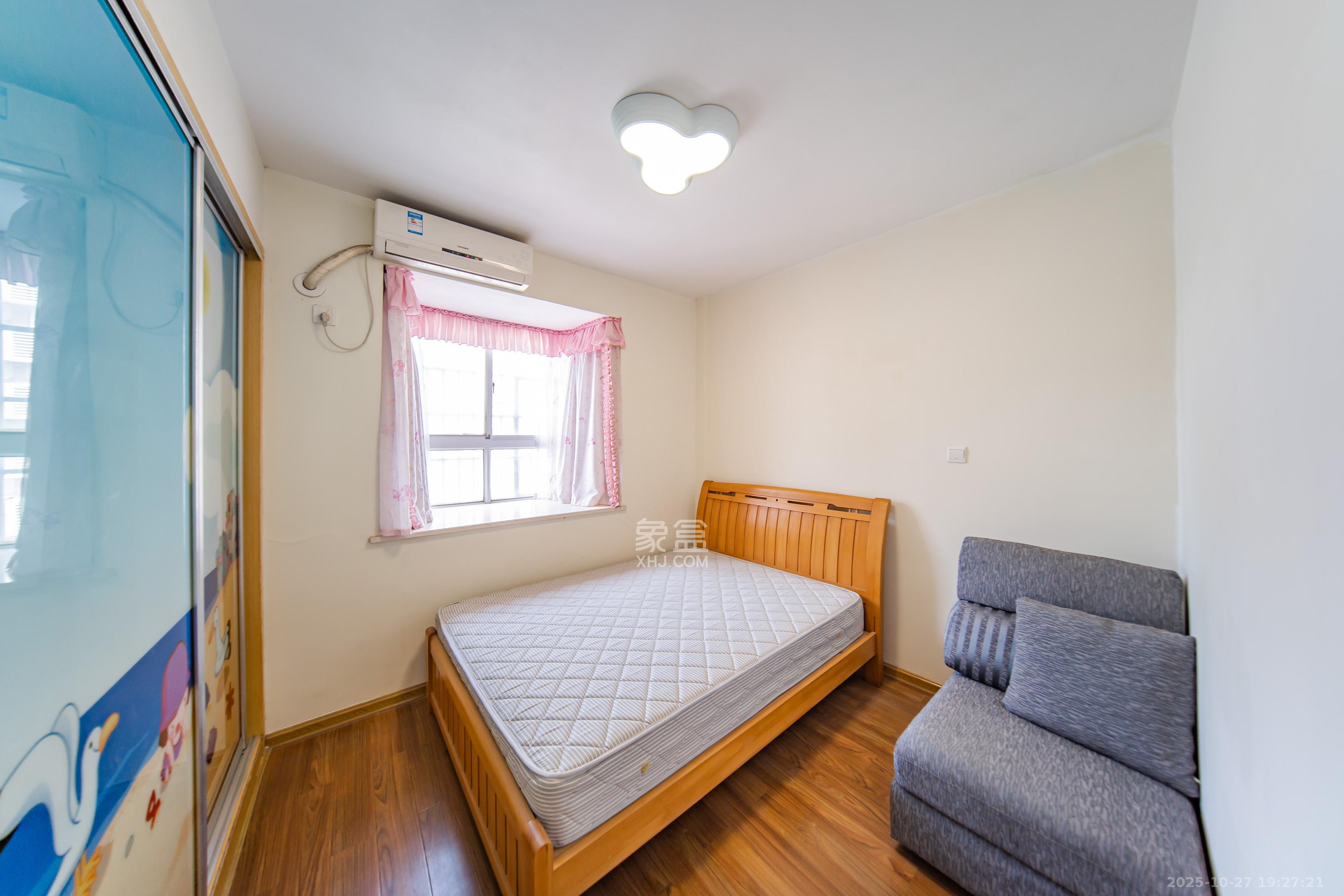 润芳园  3室2厅1卫    75.0万卧室