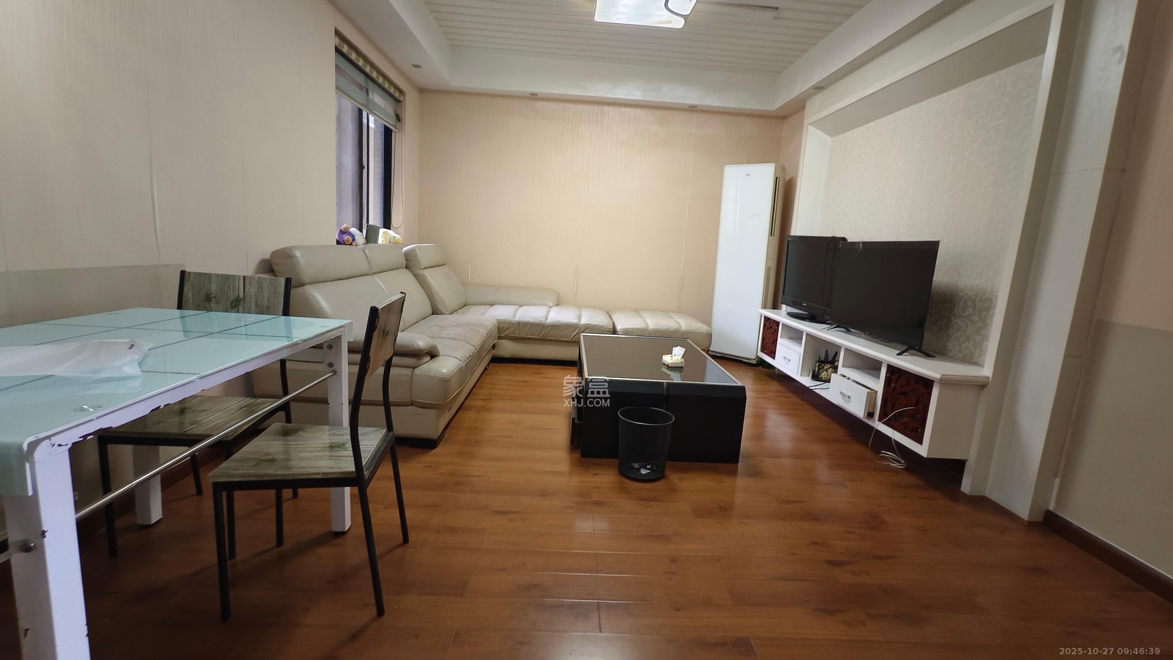 保利花园  2室2厅1卫    2000.0元/月