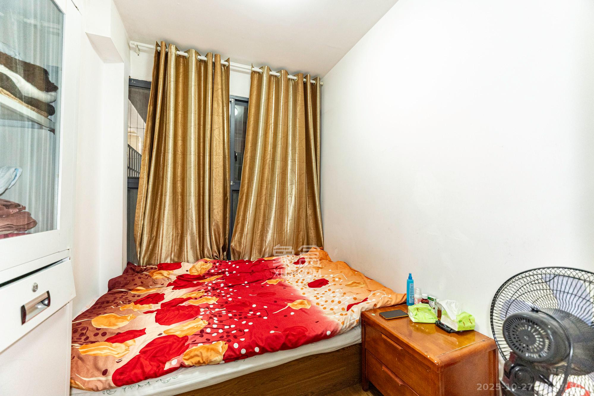 辉宏橄榄城  1室2厅1卫    51.8万 辉宏橄榄城  1室2厅1卫    51.8万卧室