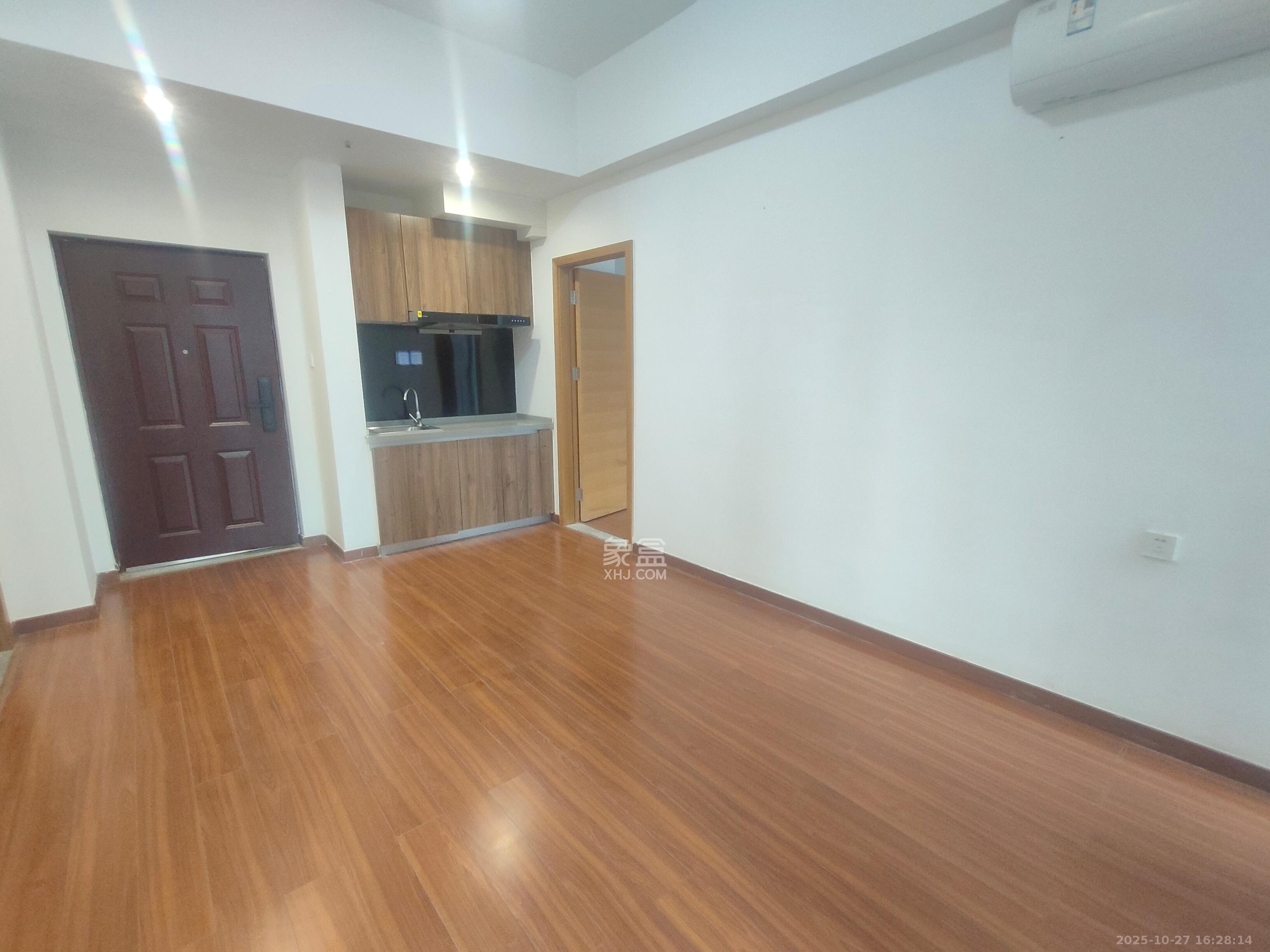 荣泰广场 1室1厅1卫 1500.0元/月 荣泰广场 1室1厅1卫 1500.0元/月室内图