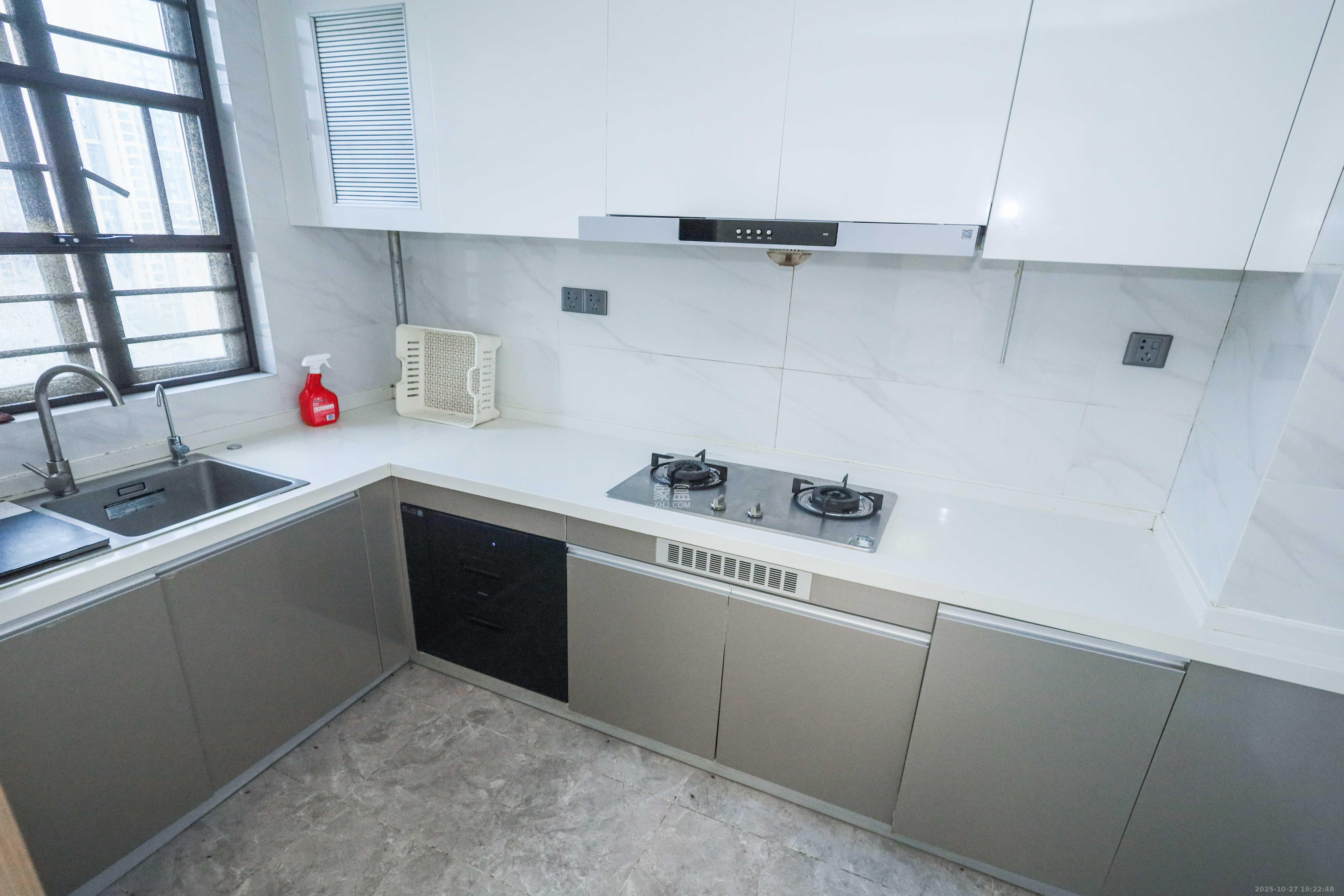 招商华发依云曦城  4室2厅2卫    168.0万厨房