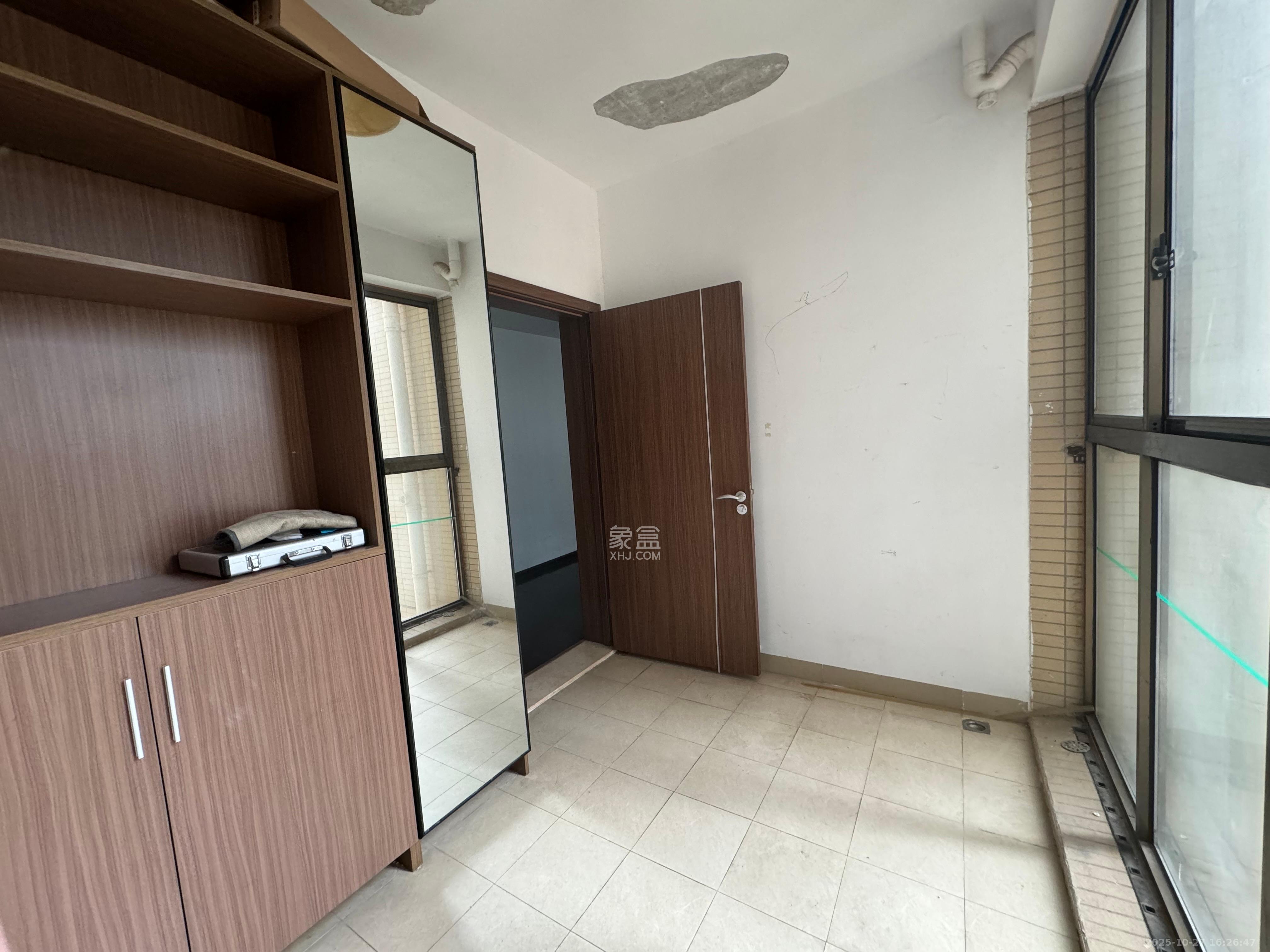 江山帝景哈佛  3室2厅2卫    2000.0元/月室内图