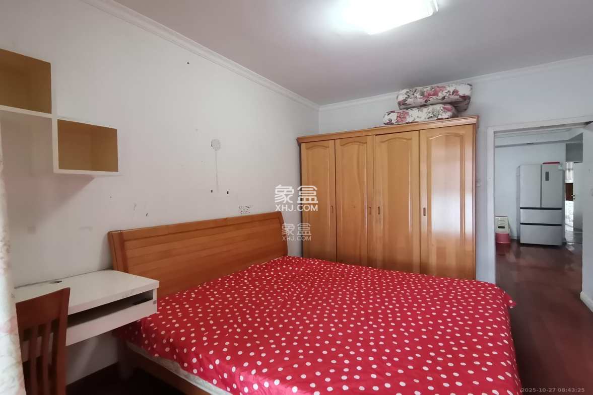 层上观邸  3室2厅1卫    2100.0元/月 层上观邸  3室2厅1卫    2100.0元/月室内图