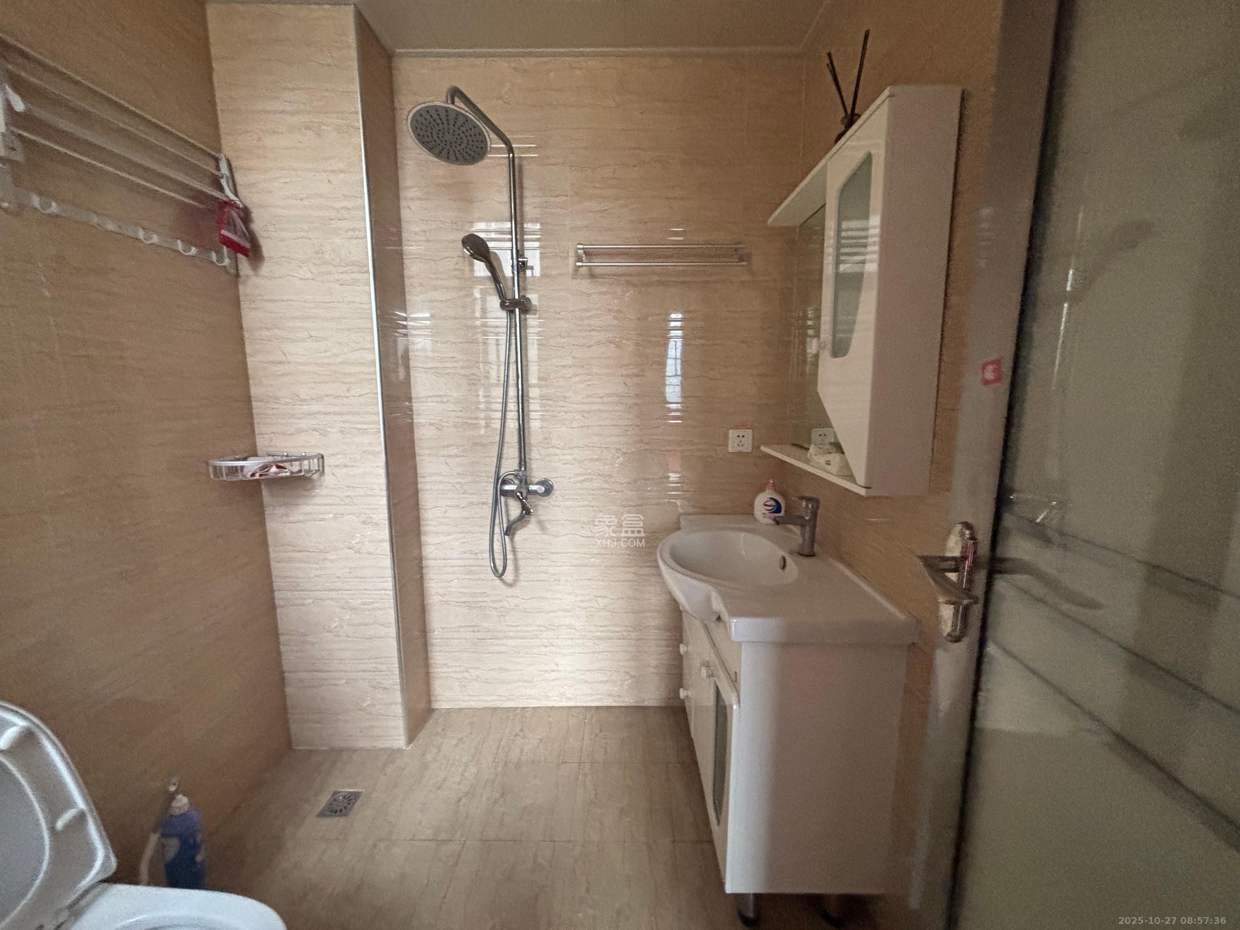 宏聚地中海  2室2厅1卫    2000.0元/月 宏聚地中海  2室2厅1卫    2000.0元/月室内图