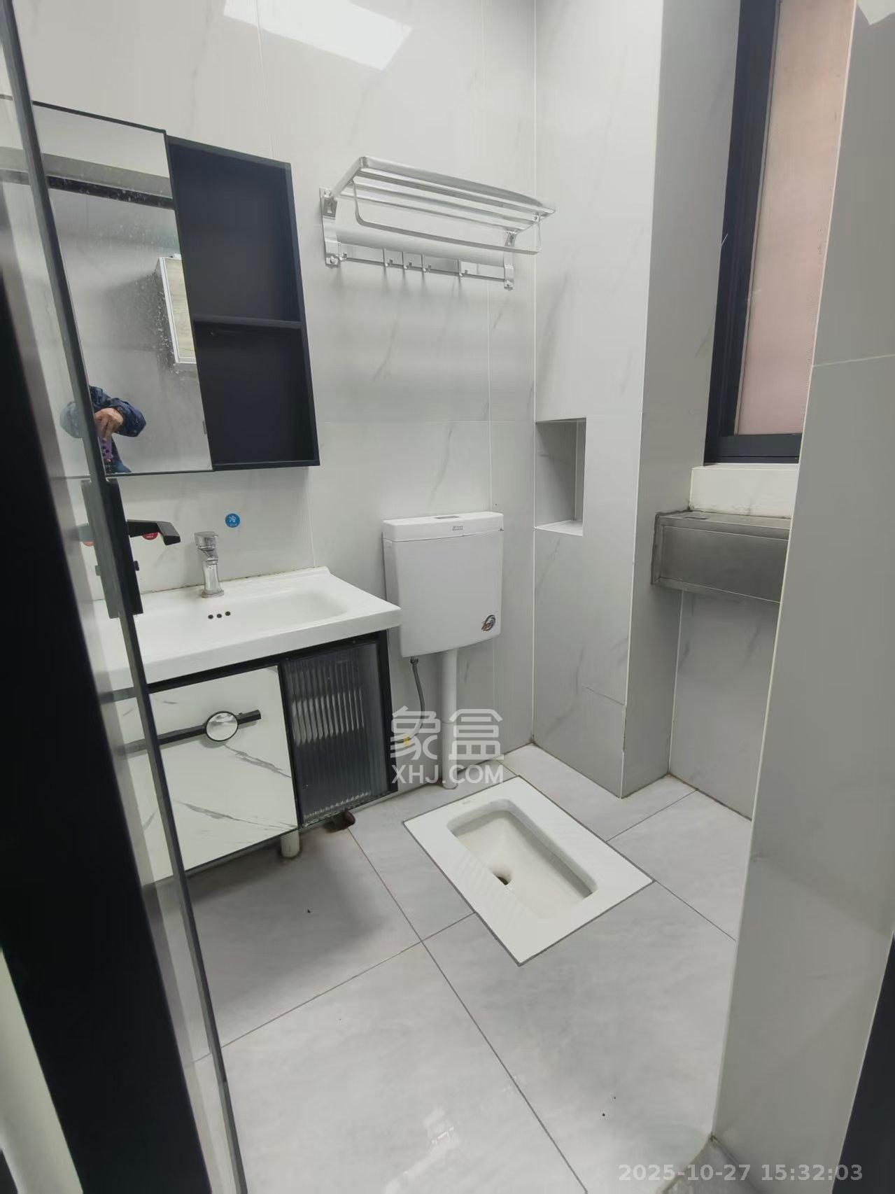 长勘小区  1室1厅1卫    1800.0元/月 长勘小区  1室1厅1卫    1800.0元/月室内图