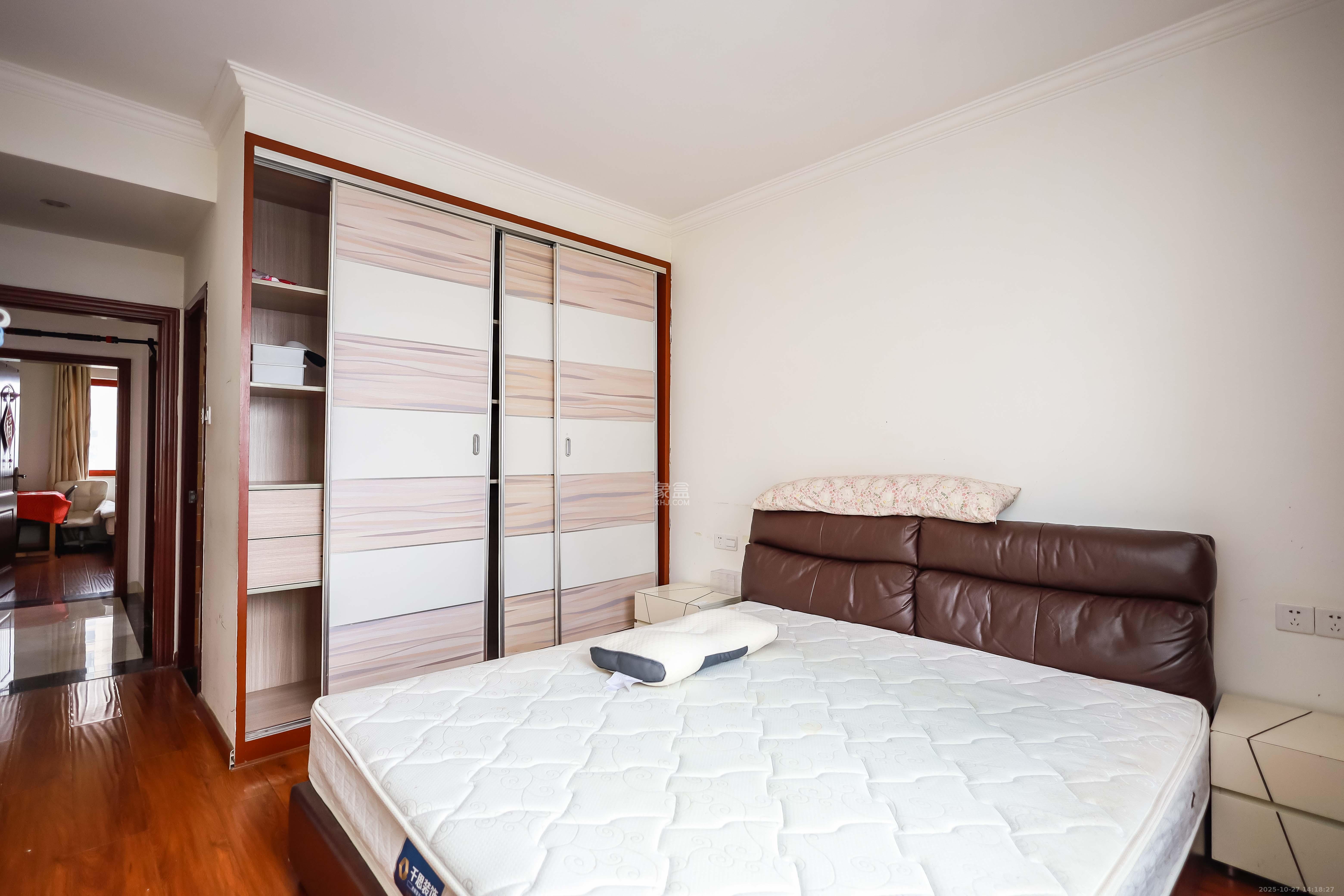 奥克斯缔壹城  3室2厅2卫    115.0万 奥克斯缔壹城  3室2厅2卫    115.0万卧室