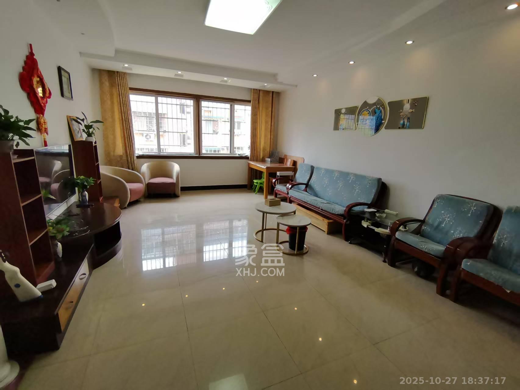 荷花园小区(安置房小区) 3室2厅1卫 2200.0元/月 荷花园小区(安置房小区) 3室2厅1卫 2200.0元/月室内图