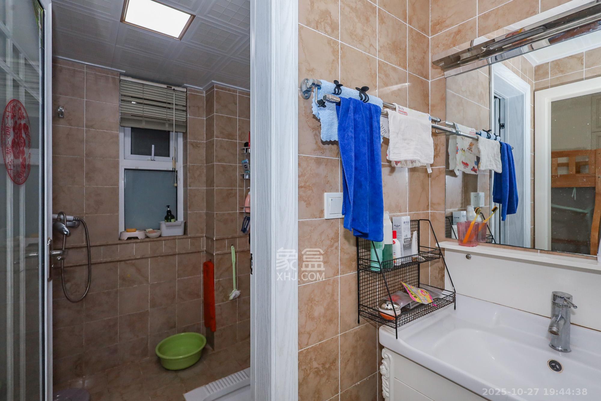 当代滨江MOMA 3室2厅1卫 120.0万 当代滨江MOMA 3室2厅1卫 120.0万卫生间