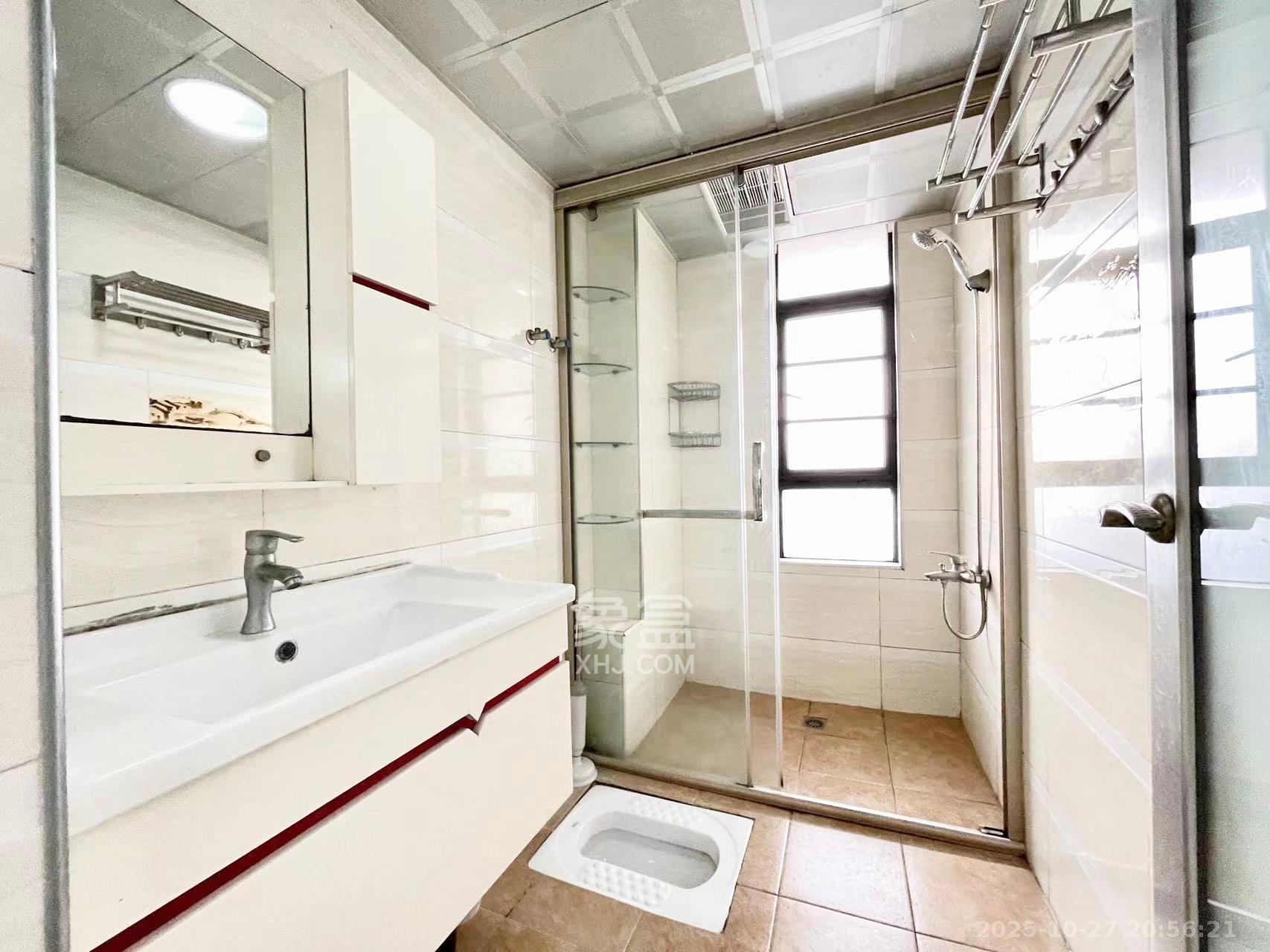 保利麓谷林语A区  3室2厅1卫    2300.0元/月室内图