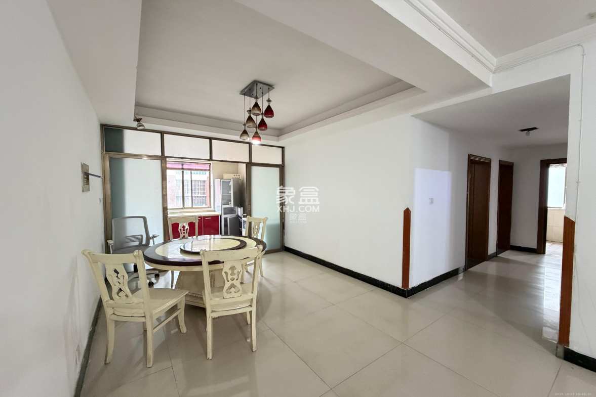 莲湖汽配城  4室2厅1卫    1800.0元/月 莲湖汽配城  4室2厅1卫    1800.0元/月室内图