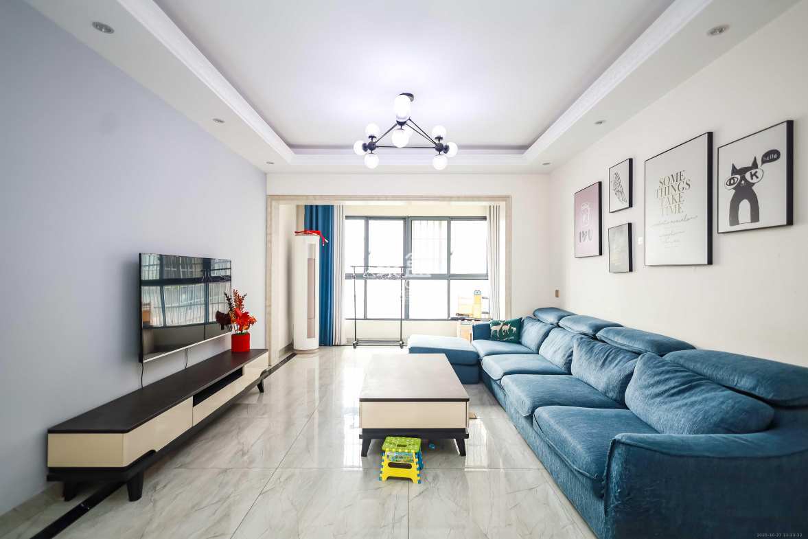 天麓尚层 3室2厅2卫 88.0万 天麓尚层 3室2厅2卫 88.0万客厅