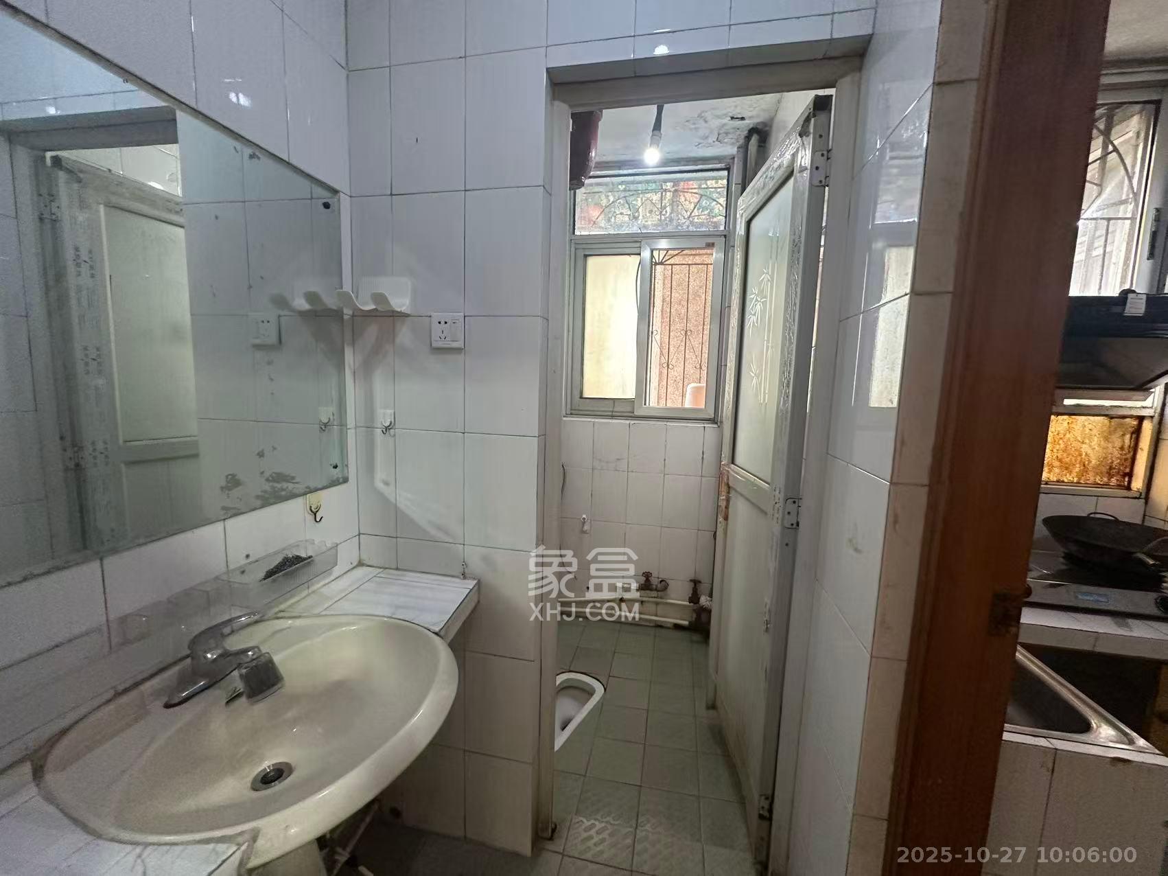 武警宿舍  3室2厅1卫    1500.0元/月 武警宿舍  3室2厅1卫    1500.0元/月室内图