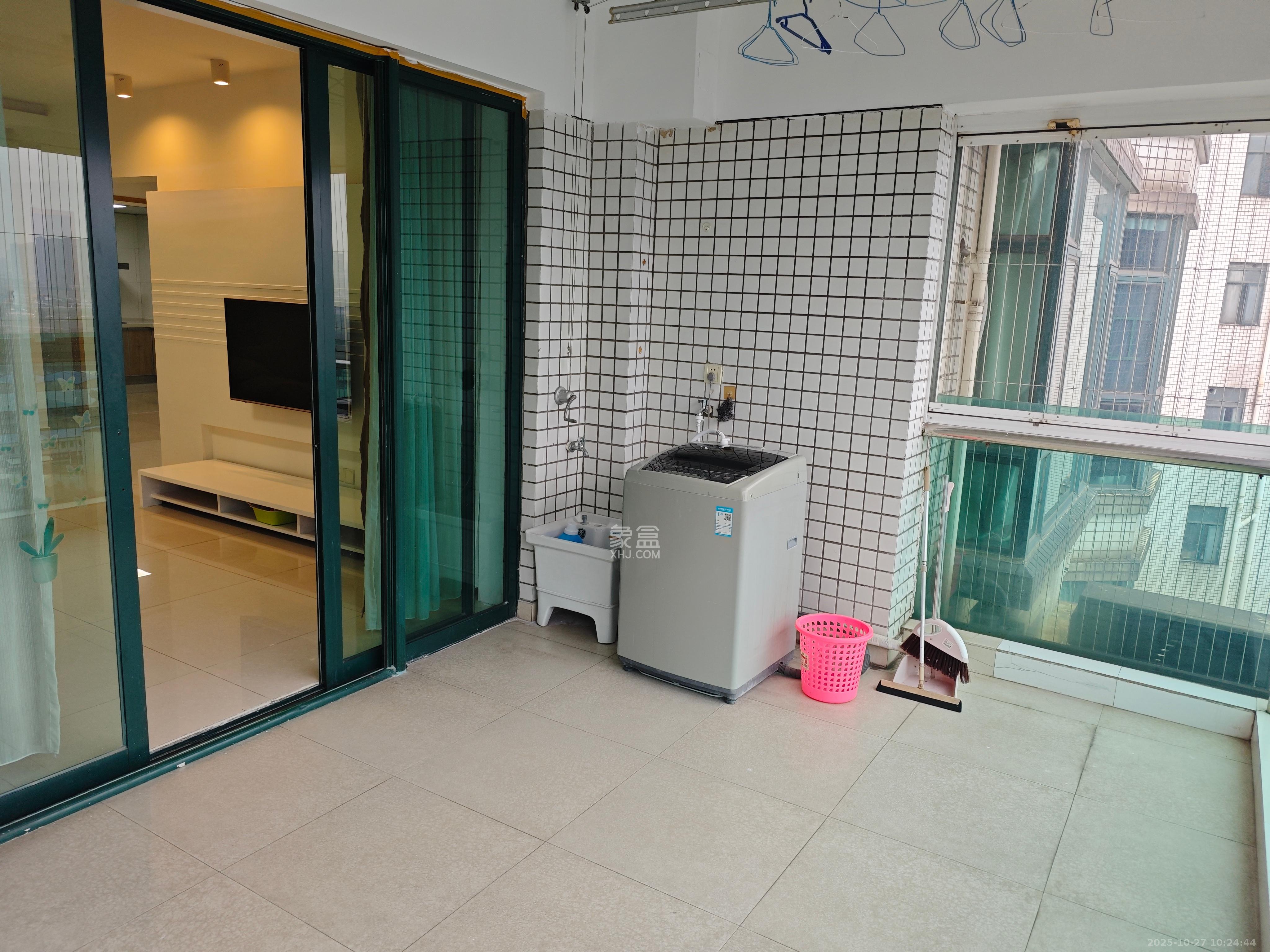 王府花园  3室2厅2卫    3300.0元/月 王府花园  3室2厅2卫    3300.0元/月室内图