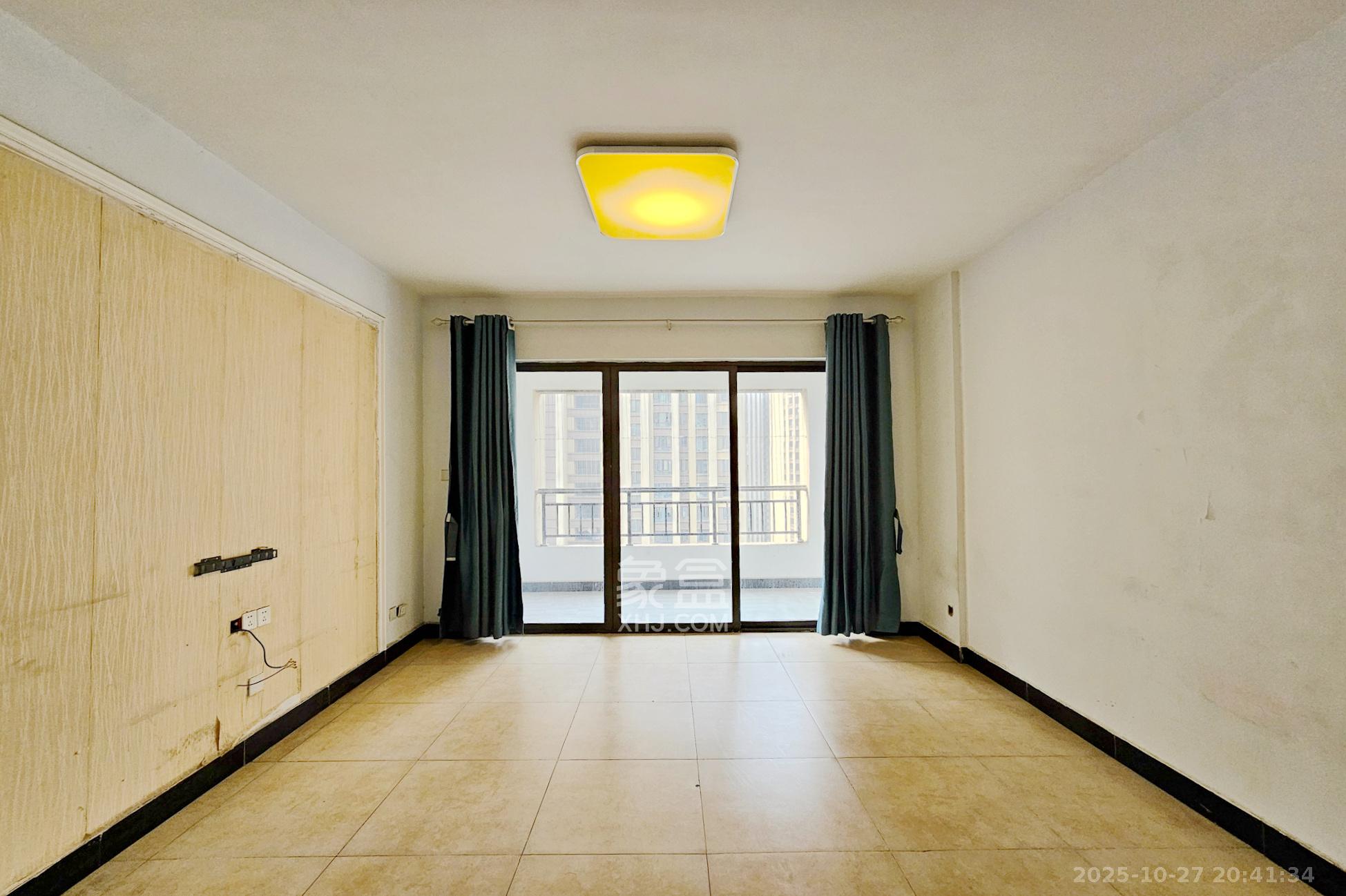 阳光城尚东湾青云苑  4室2厅2卫    108.0万客厅