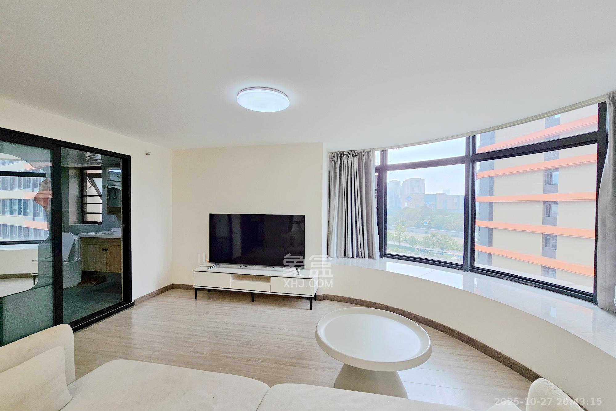 明昇壹城（明昇时代广场）三期  3室2厅2卫    56.0万客厅