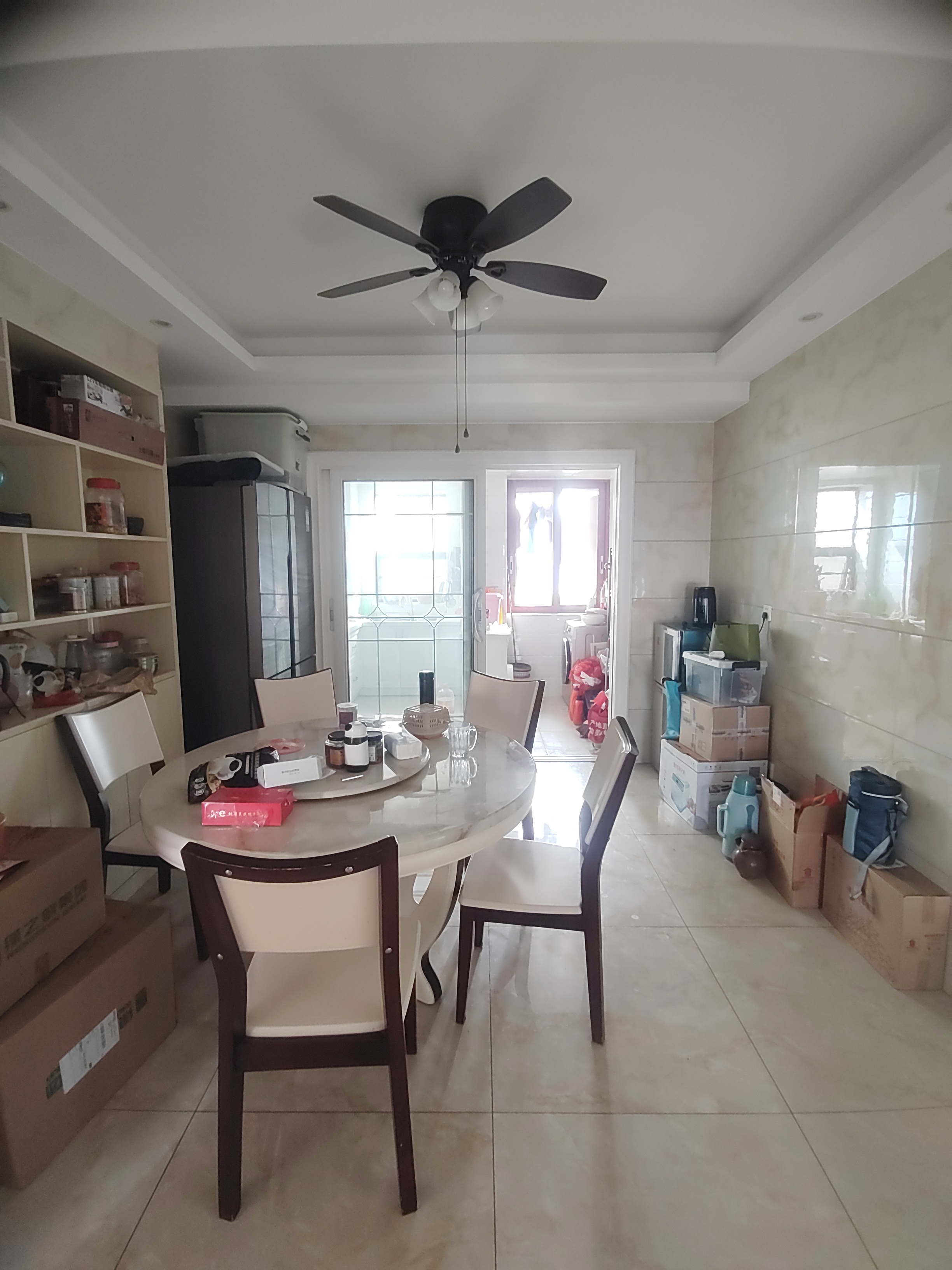 盛世时代广场  3室2厅2卫    82.8万客厅