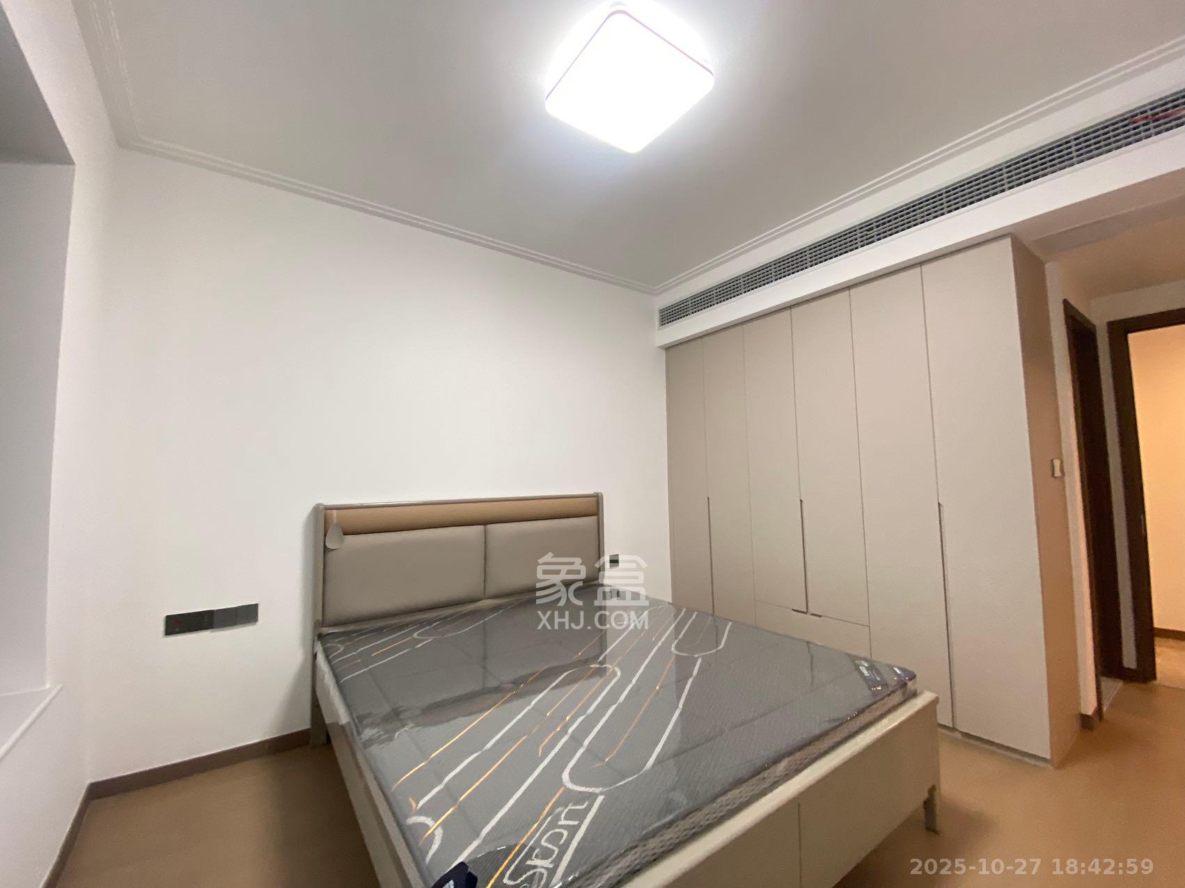 绿地V岛  4室2厅2卫    4500.0元/月 绿地V岛  4室2厅2卫    4500.0元/月室内图