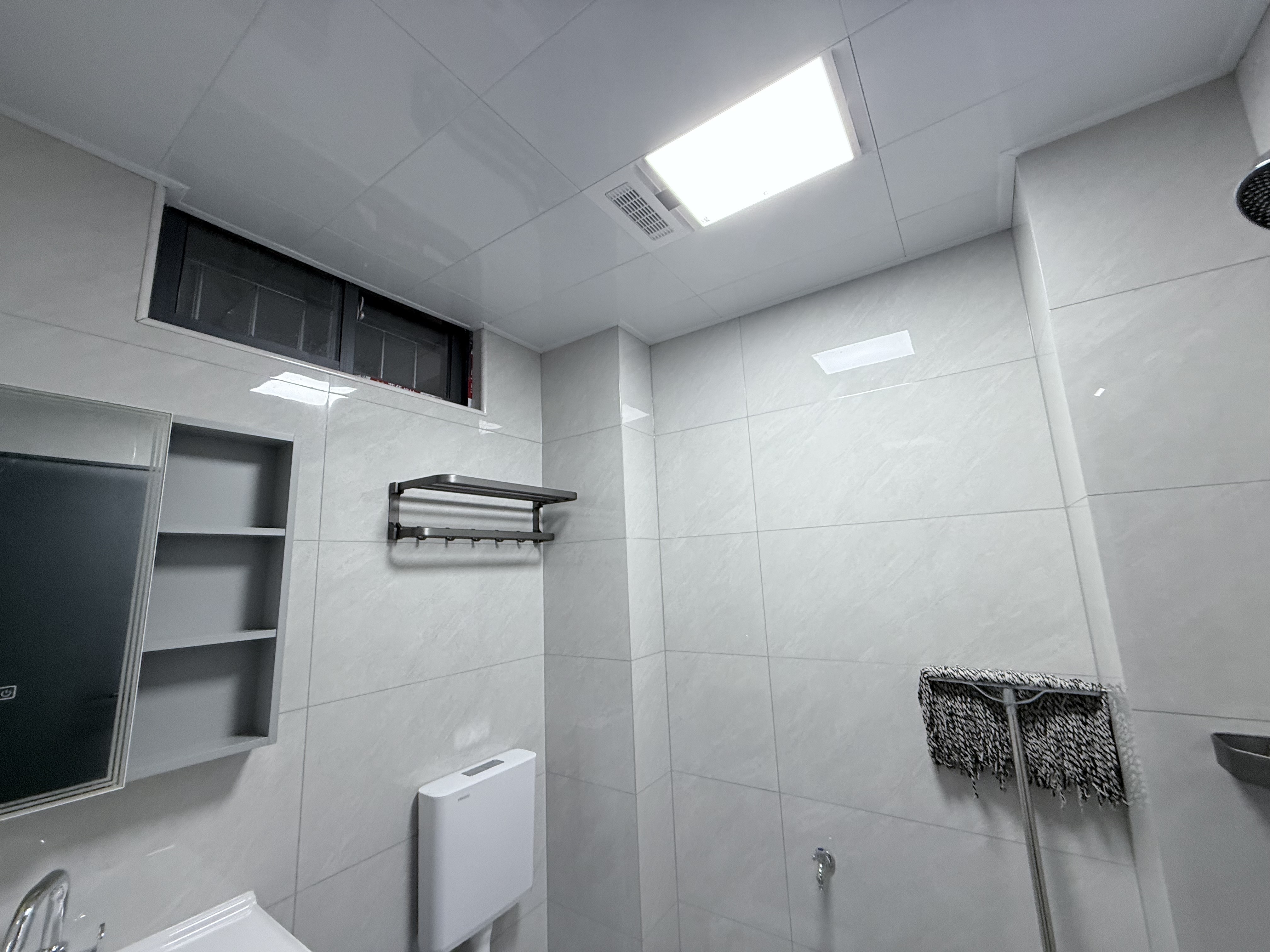 西合路（红湘段）安置房  1室1厅1卫    1400.0元/月室内图