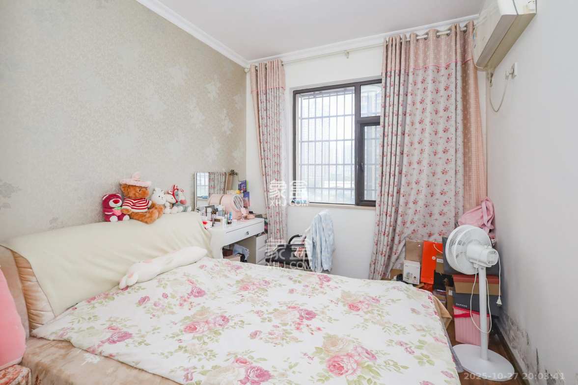 阳光丽城一期 4室2厅2卫 158.0万 阳光丽城一期 4室2厅2卫 158.0万卧室