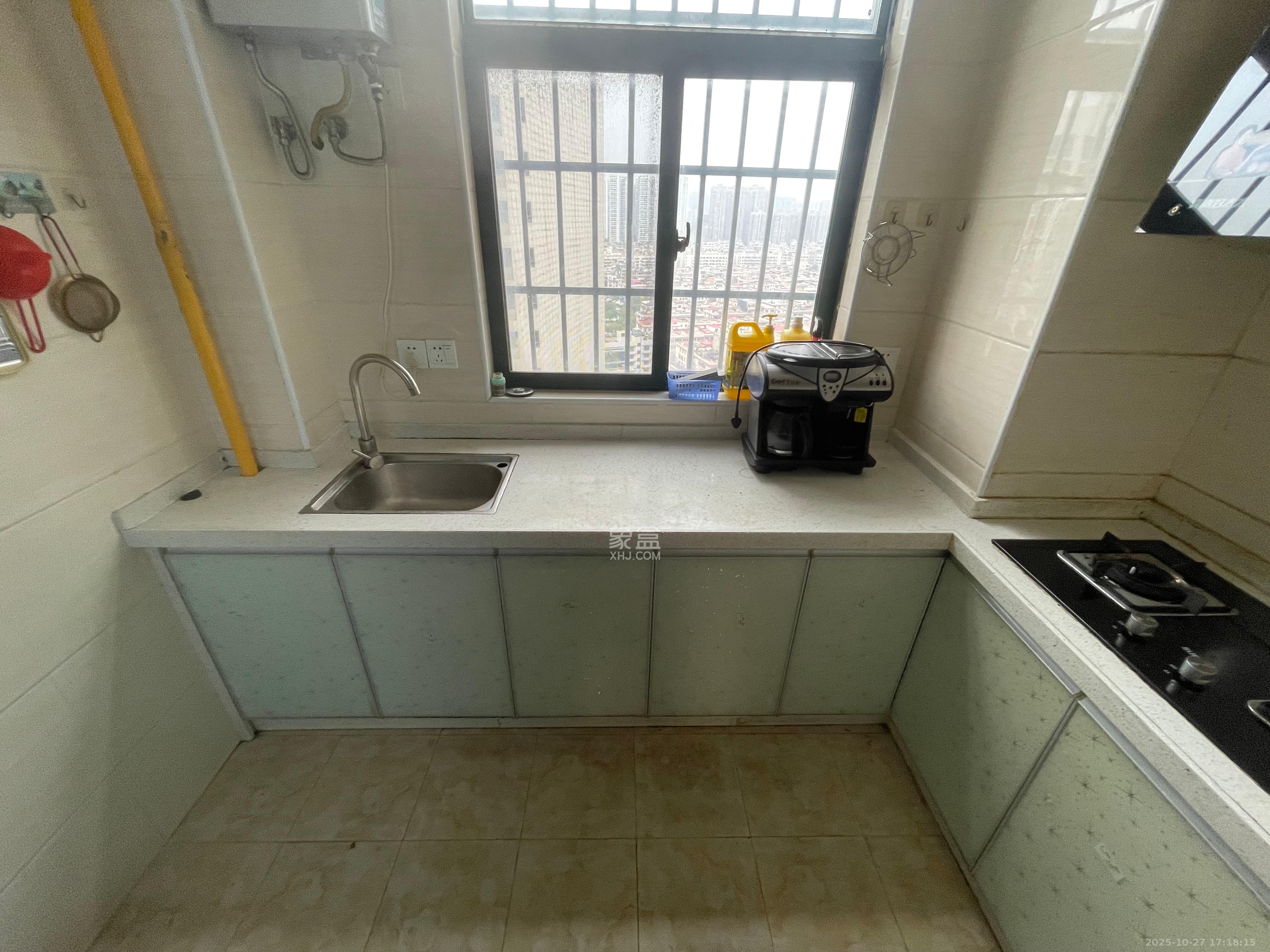 洋湖时代  3室1厅1卫    1900.0元/月室内图