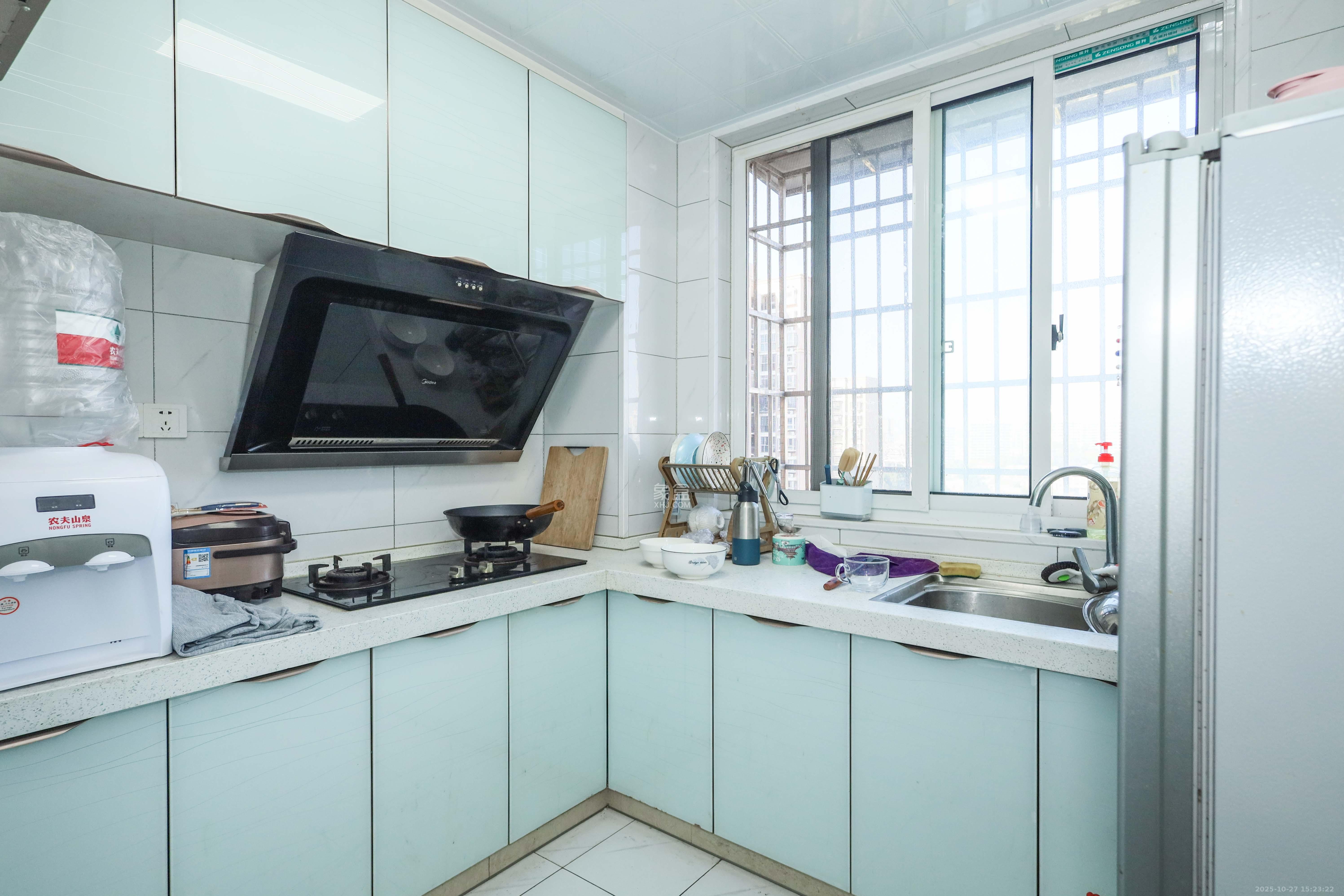 和润园一、二期  3室2厅2卫    80.0万 和润园一、二期  3室2厅2卫    80.0万厨房