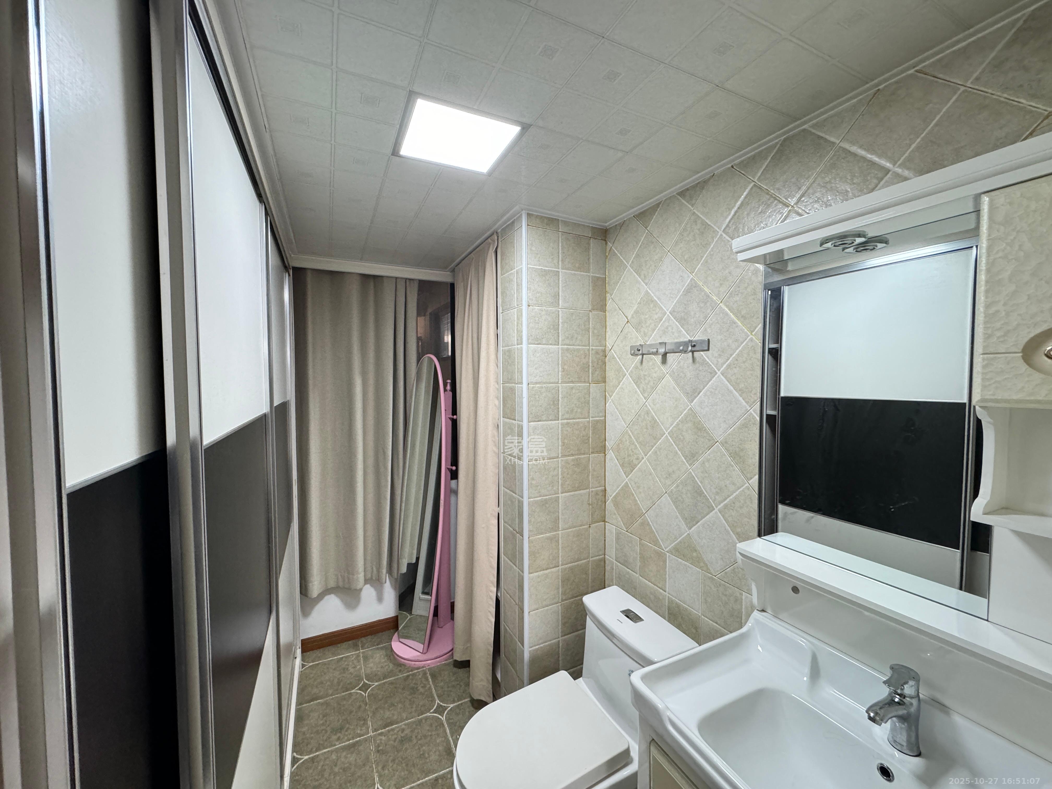 华润置地广场二期  2室2厅1卫    1850.0元/月室内图