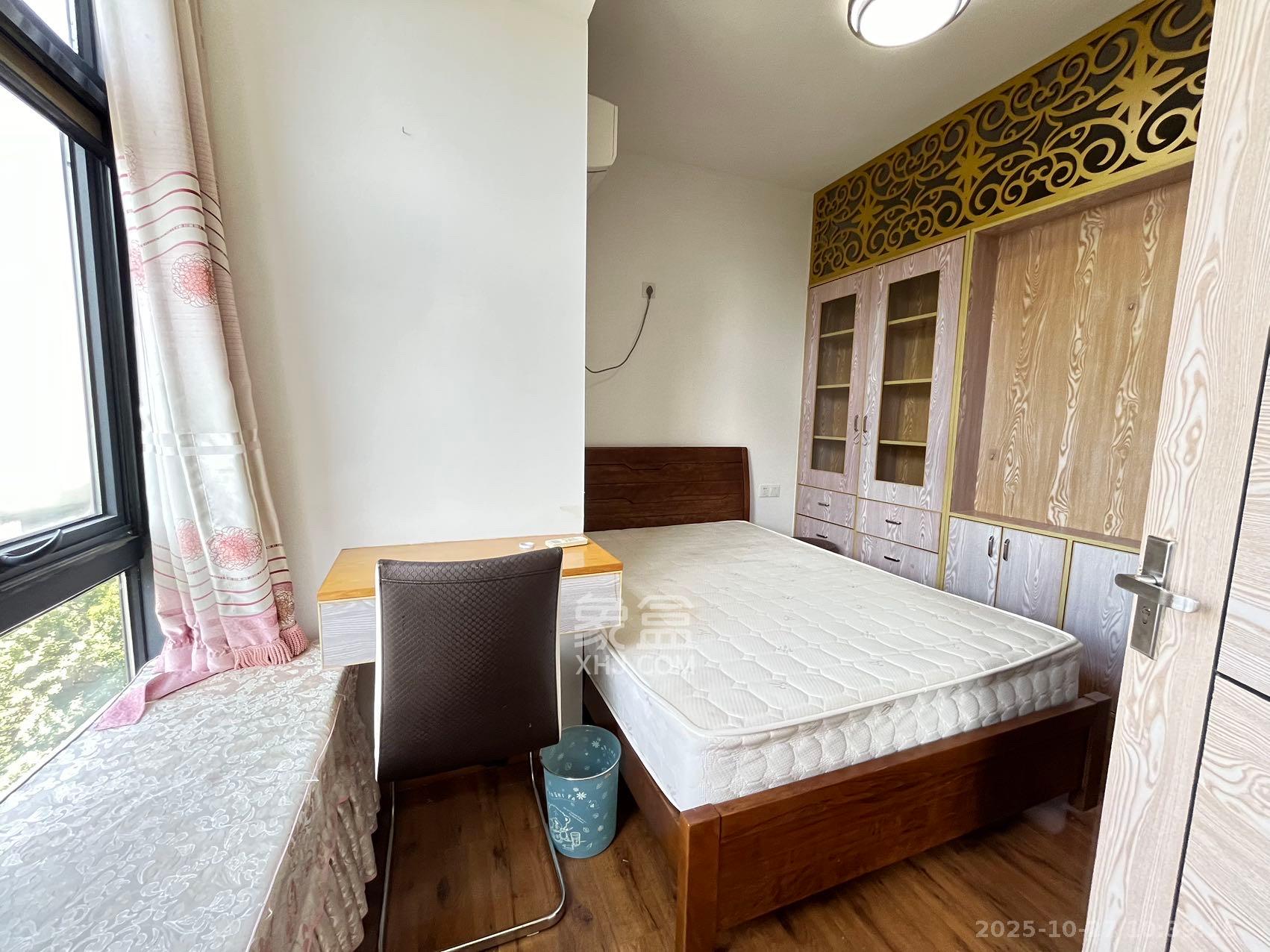 阳光100三期  2室2厅1卫    2000.0元/月室内图