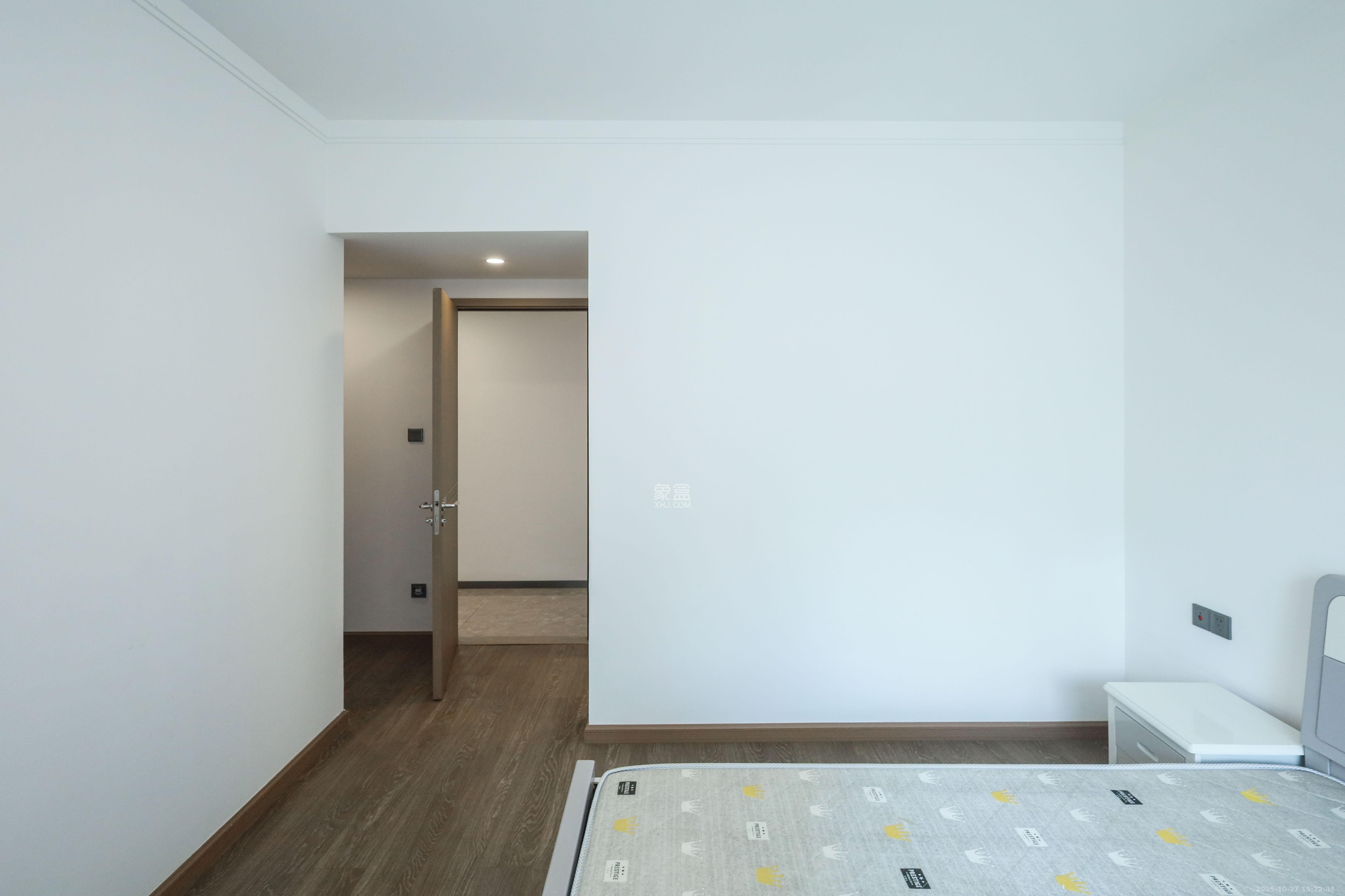 招商华发依云曦城  4室2厅2卫    168.0万卧室