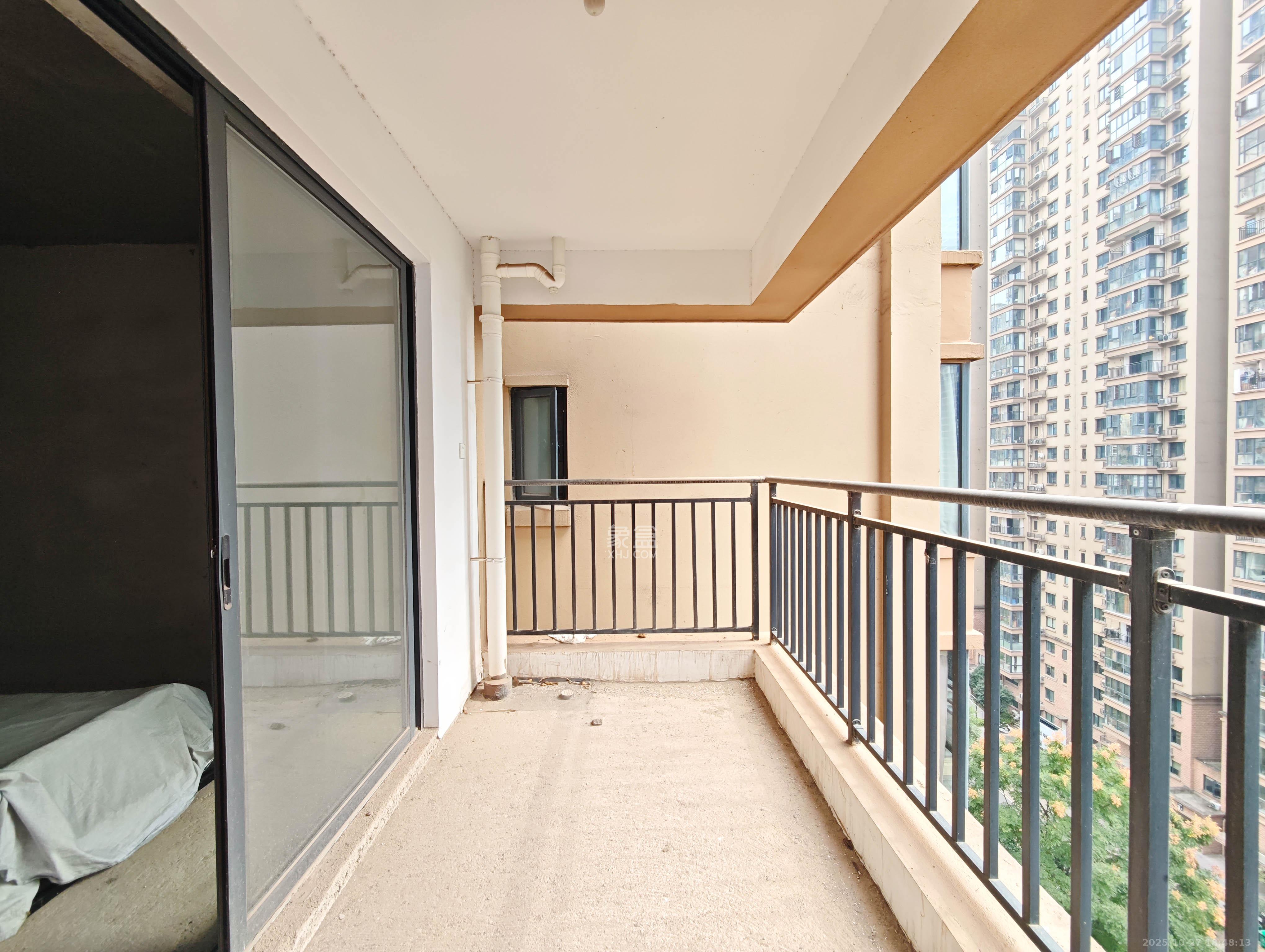 中建嘉和城 4室2厅2卫 100.0万 中建嘉和城 4室2厅2卫 100.0万阳台