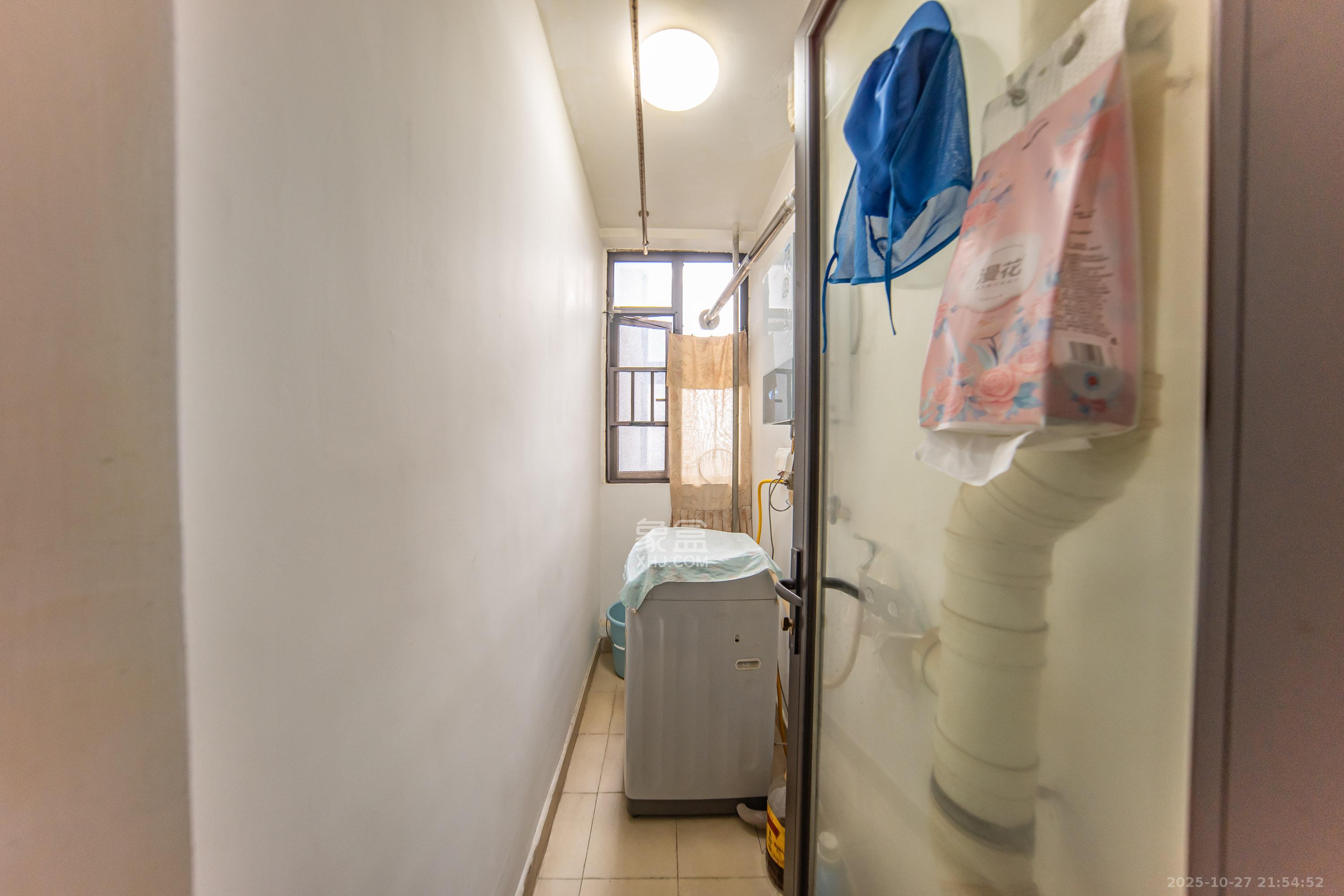 中海国际一期 3室2厅1卫 62.8万 中海国际一期 3室2厅1卫 62.8万阳台