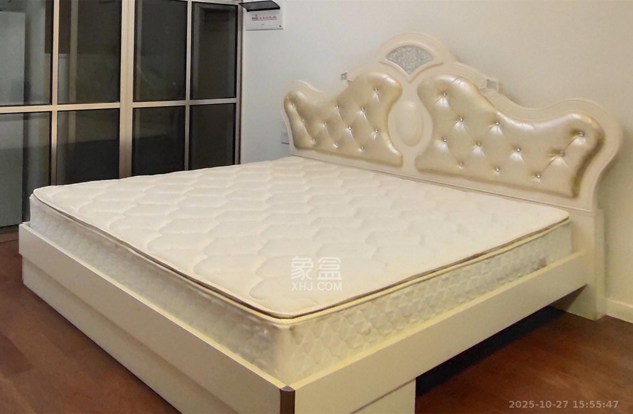 壹号公馆  1室1厅1卫    2100.0元/月室内图