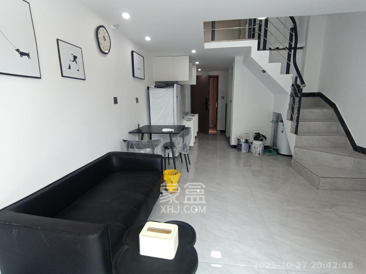 卓越中寰 2室1厅1卫 2500.0元/月 卓越中寰 2室1厅1卫 2500.0元/月室内图