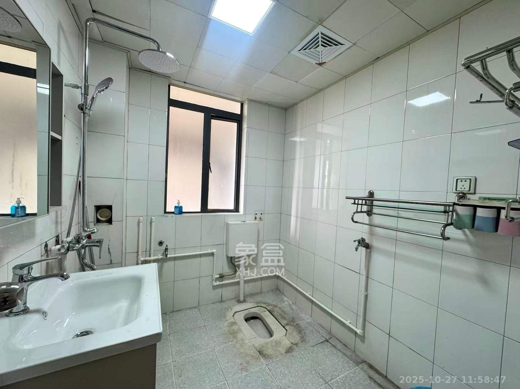 上海城小区  2室2厅1卫    2000.0元/月室内图