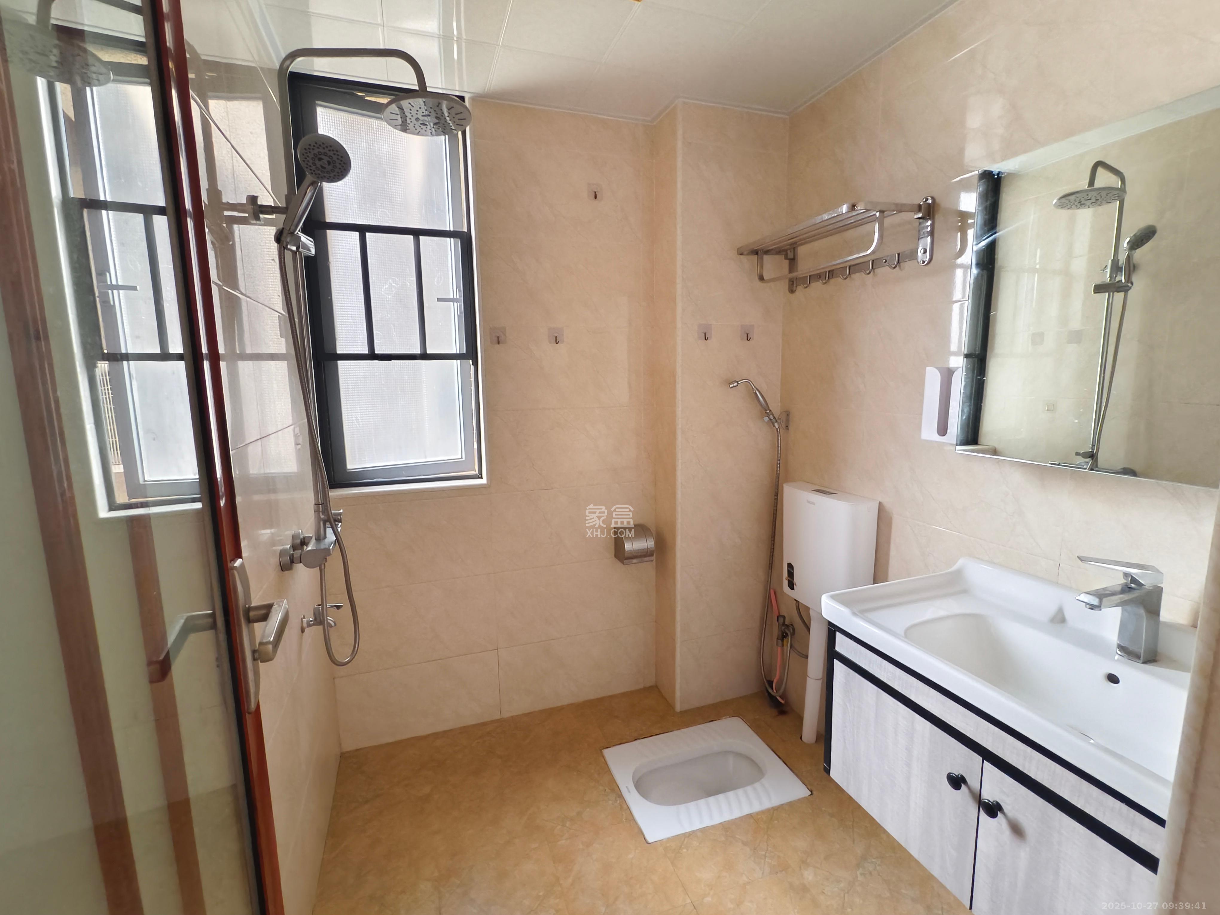 嘉宇盛世华章  3室2厅1卫    2200.0元/月室内图