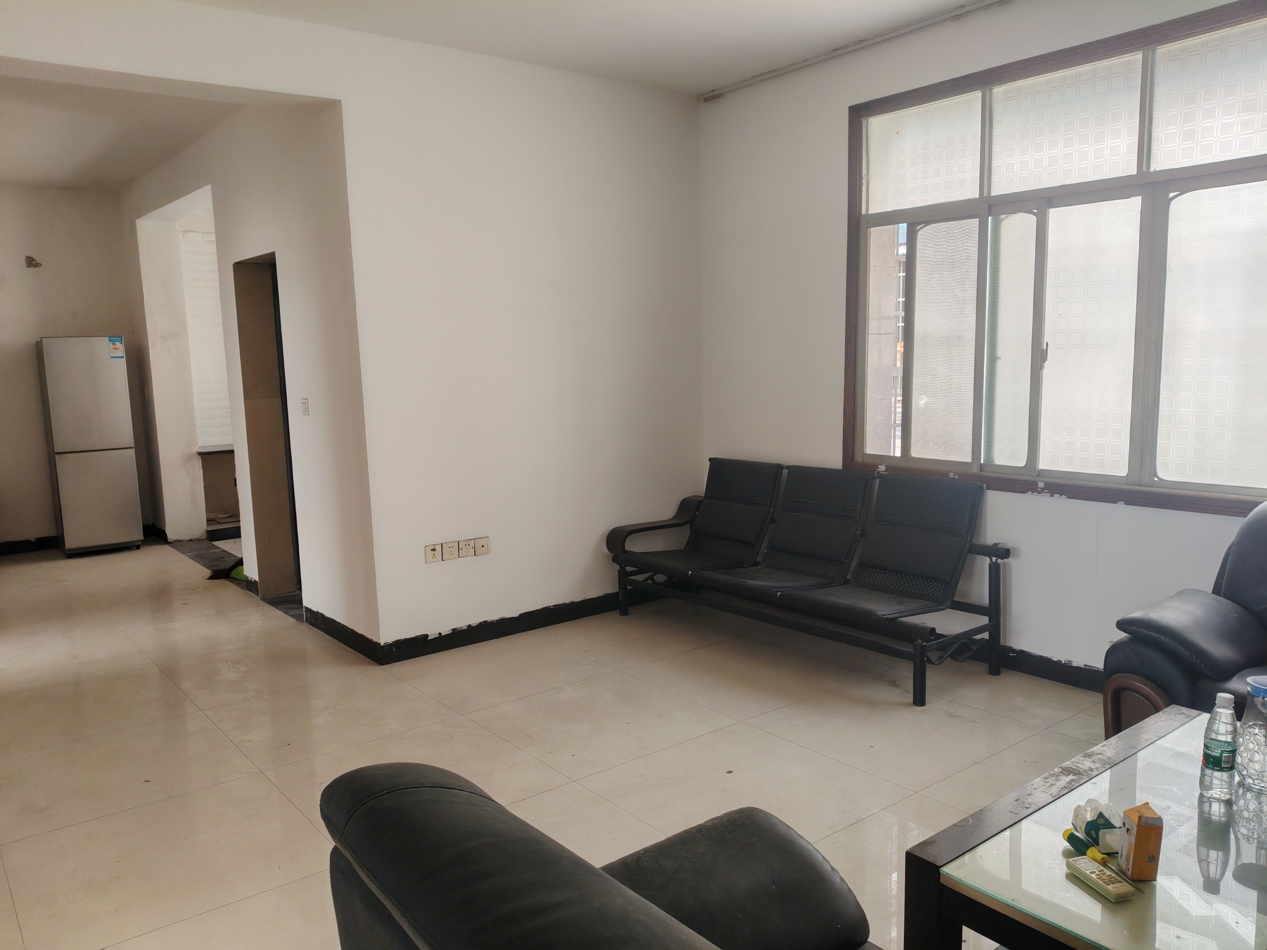 娄星区散盘 3室2厅1卫 32.8万 娄星区散盘 3室2厅1卫 32.8万客厅