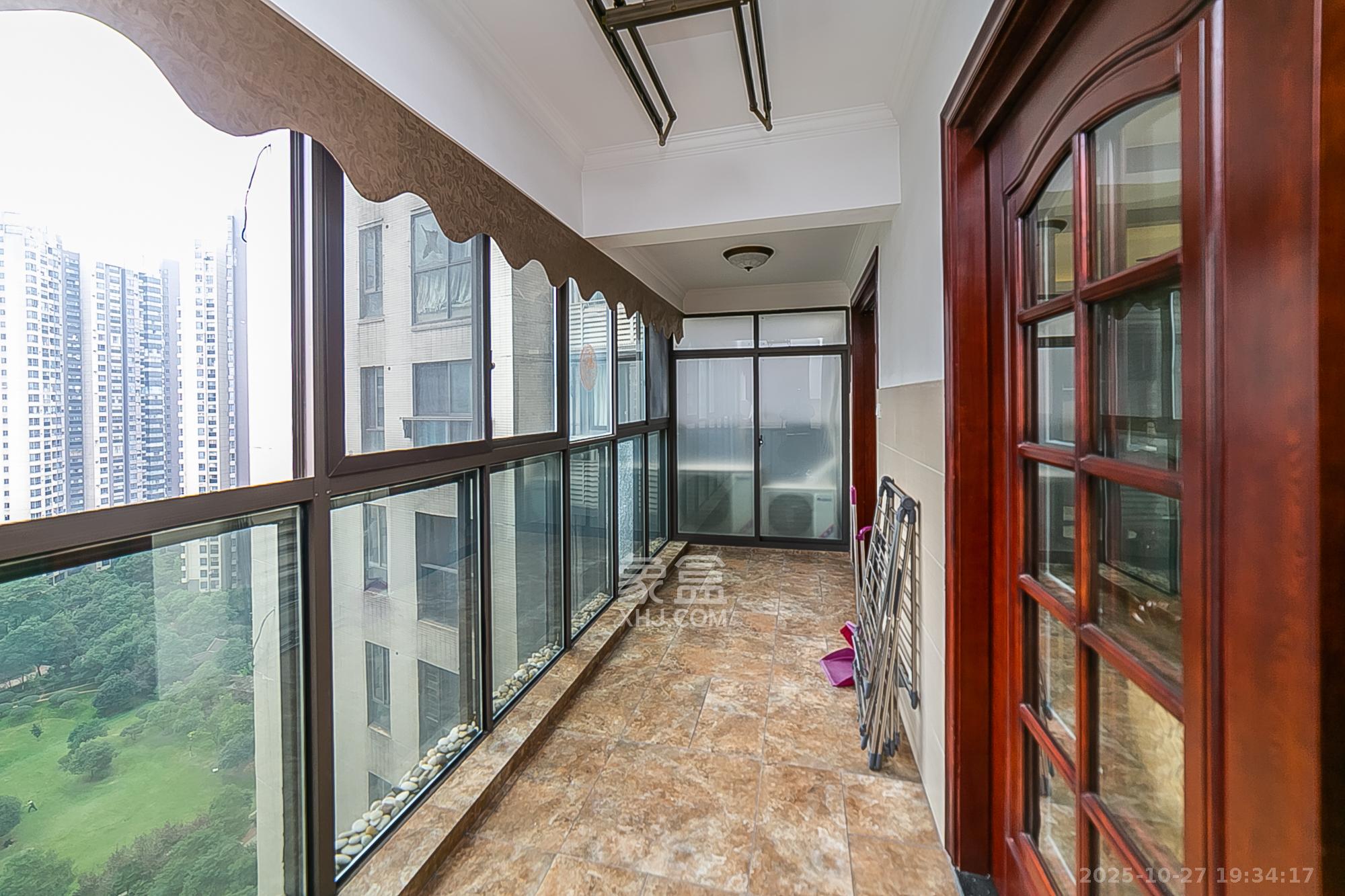 通用时代国际社区  4室2厅1卫    165.0万阳台