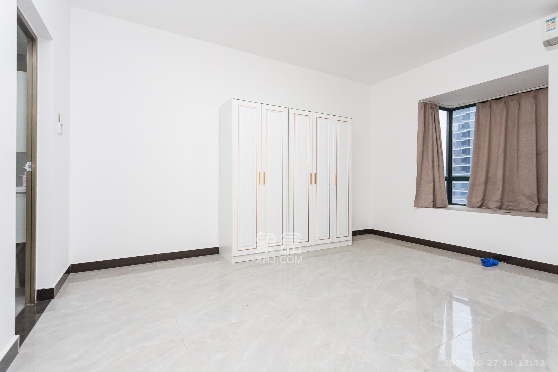 金湘苑(星澜之悦)  4室2厅2卫    71.0万 金湘苑(星澜之悦)  4室2厅2卫    71.0万卧室