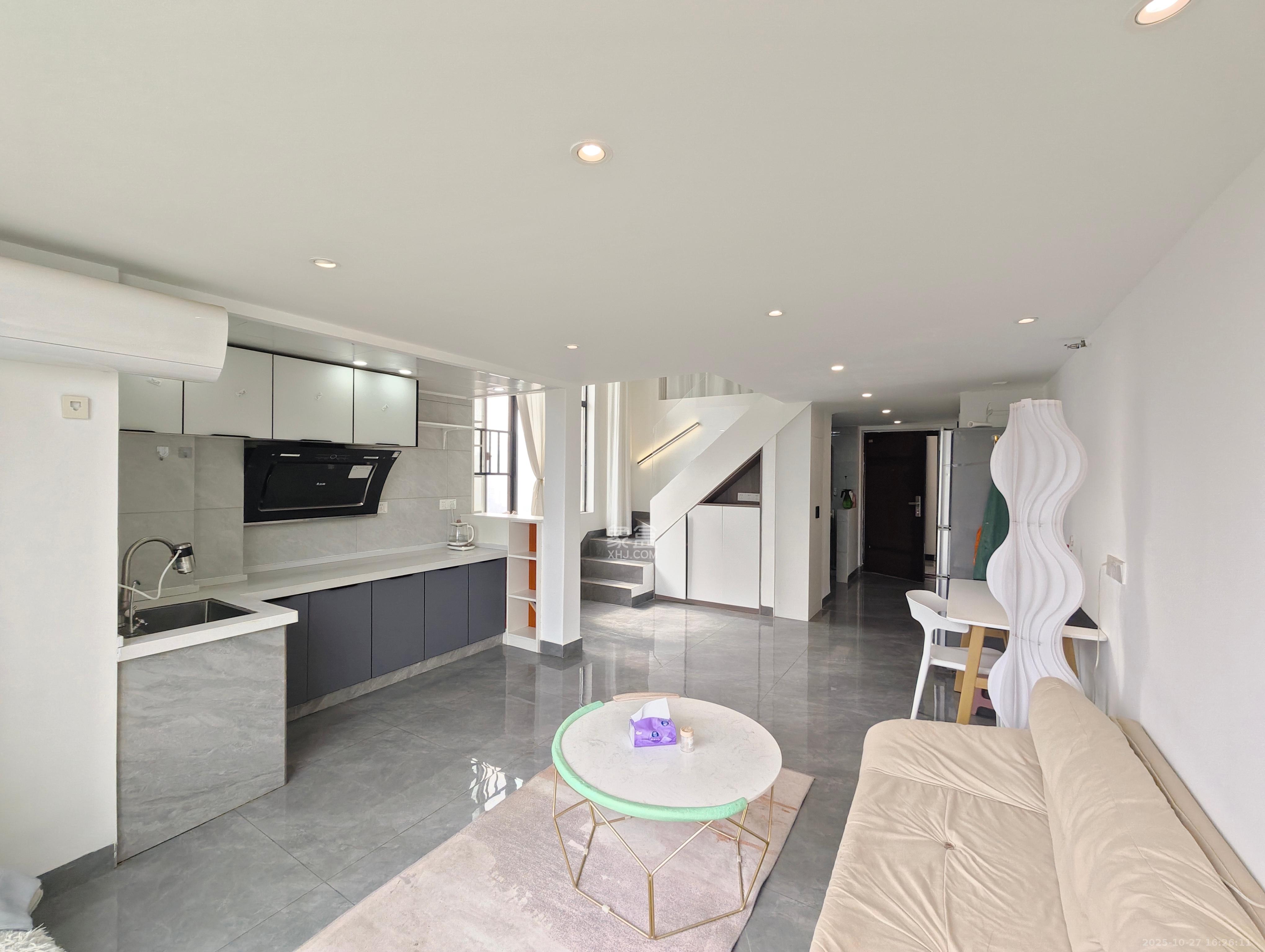 天麓轻奢国际  2室1厅1卫    2200.0元/月 天麓轻奢国际  2室1厅1卫    2200.0元/月室内图