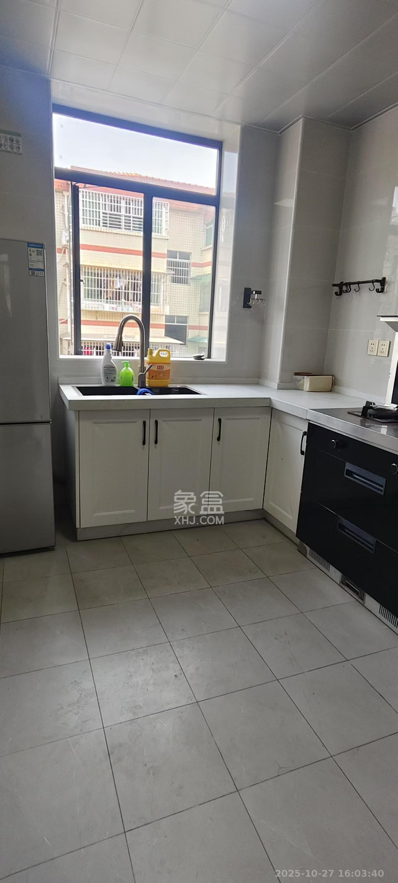 银晟花园  3室2厅2卫    2400.0元/月 银晟花园  3室2厅2卫    2400.0元/月室内图