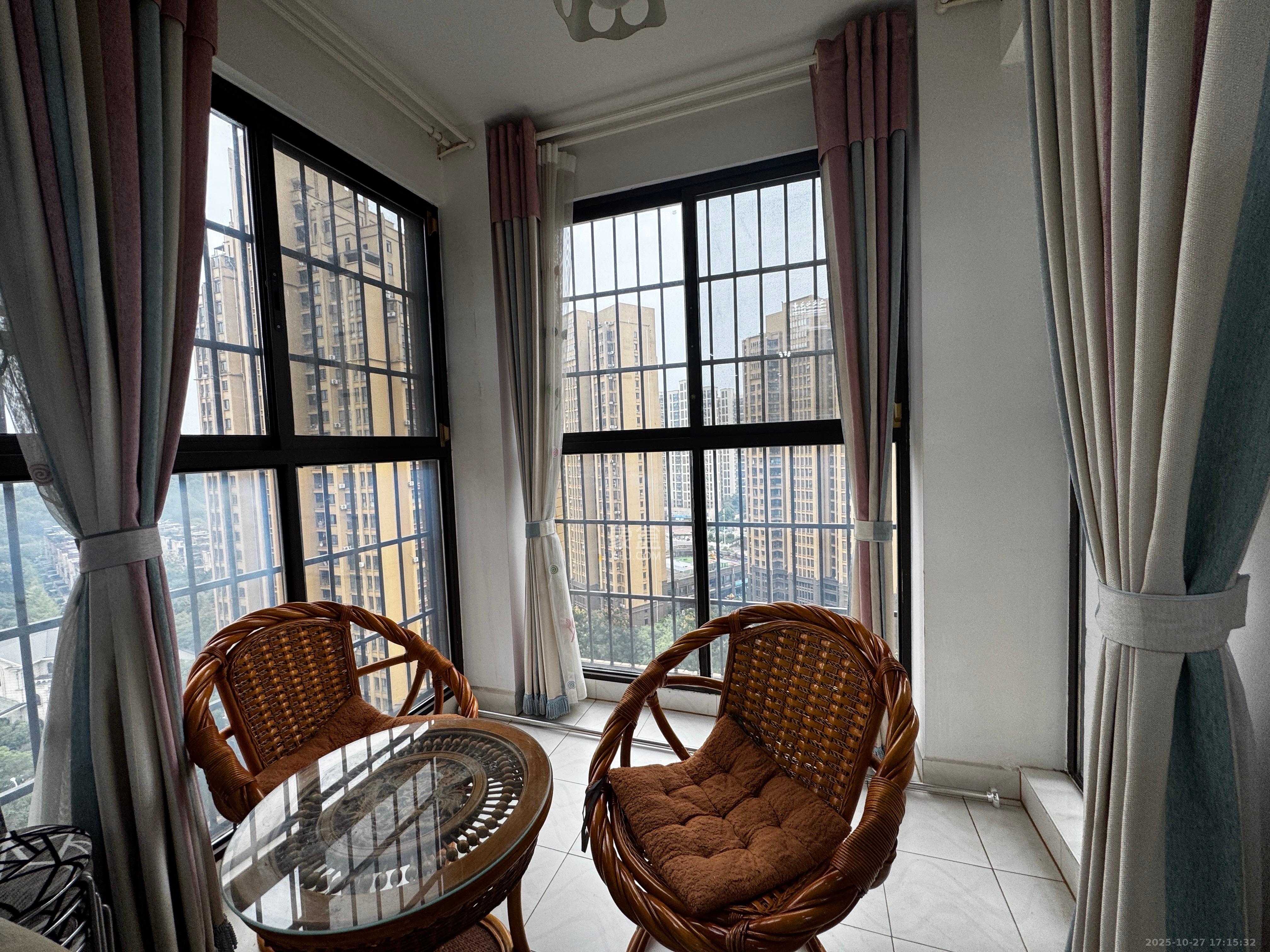 欧莱雅郡  3室2厅1卫    1800.0元/月室内图