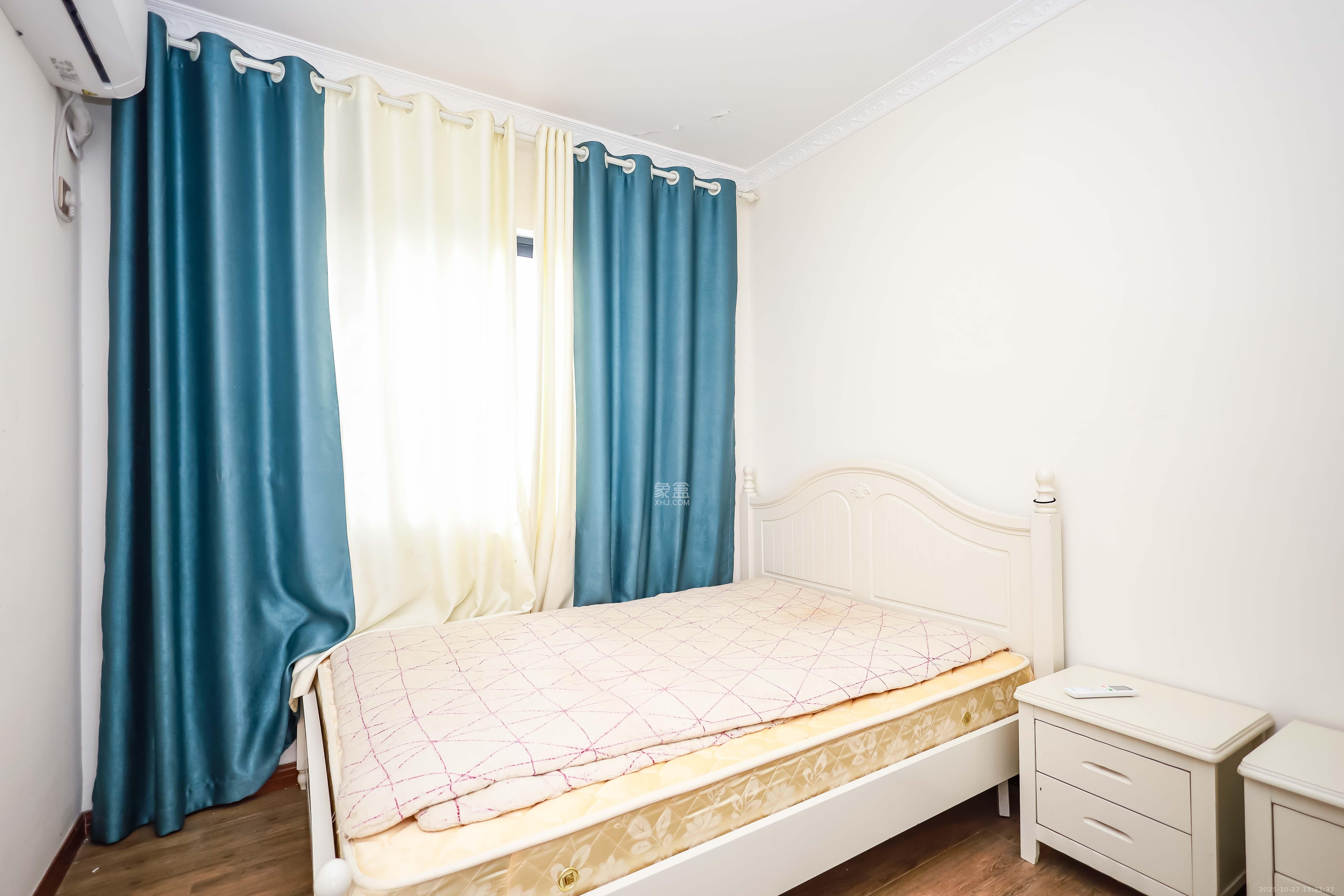 天麓尚层  3室2厅2卫    88.0万卧室