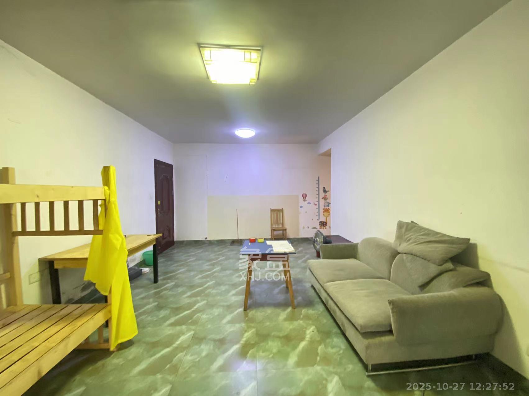 东岸梅园小区  1室1厅1卫    1300.0元/月