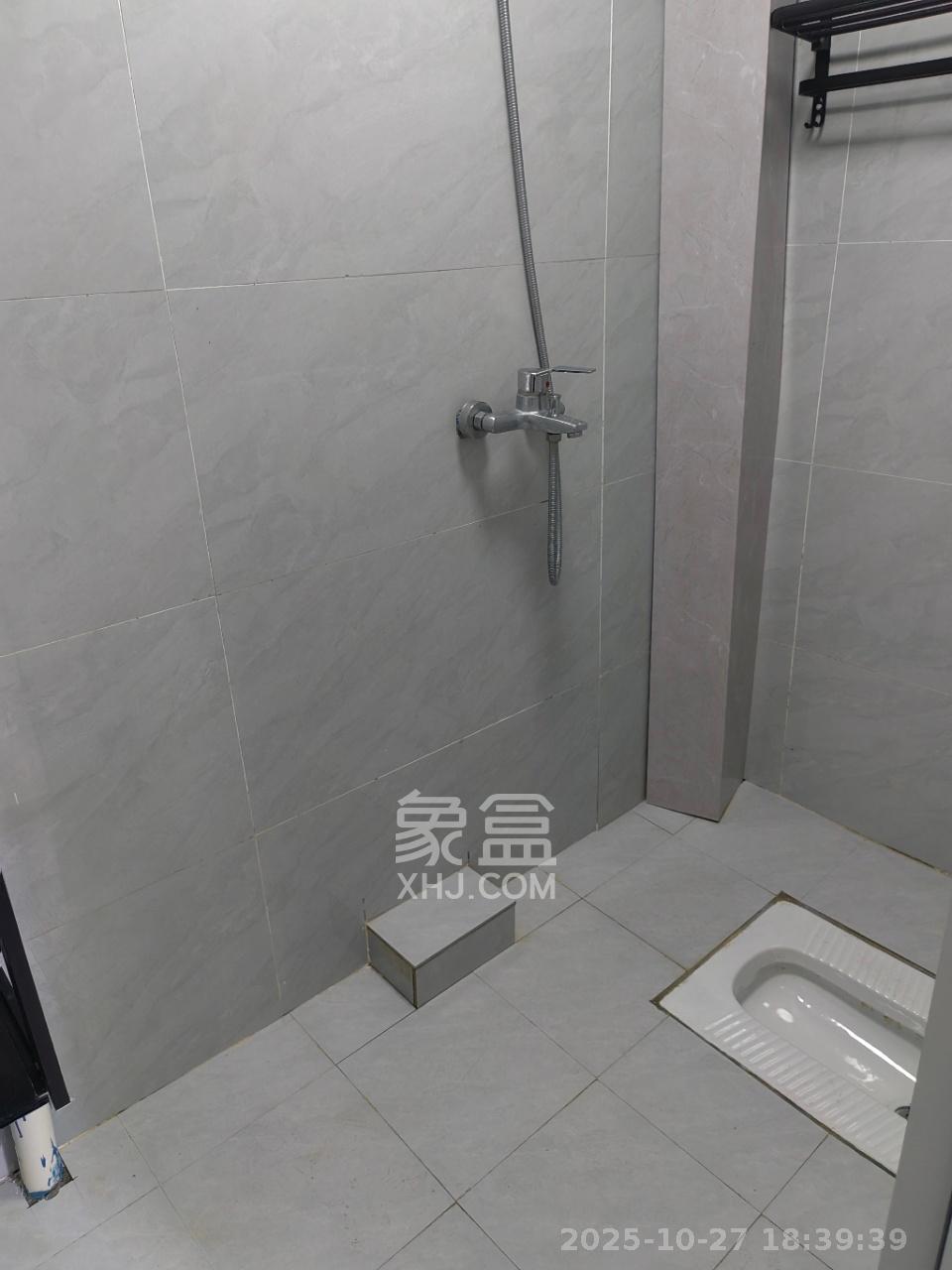 上麻园岭散盘  1室1厅1卫    1600.0元/月室内图