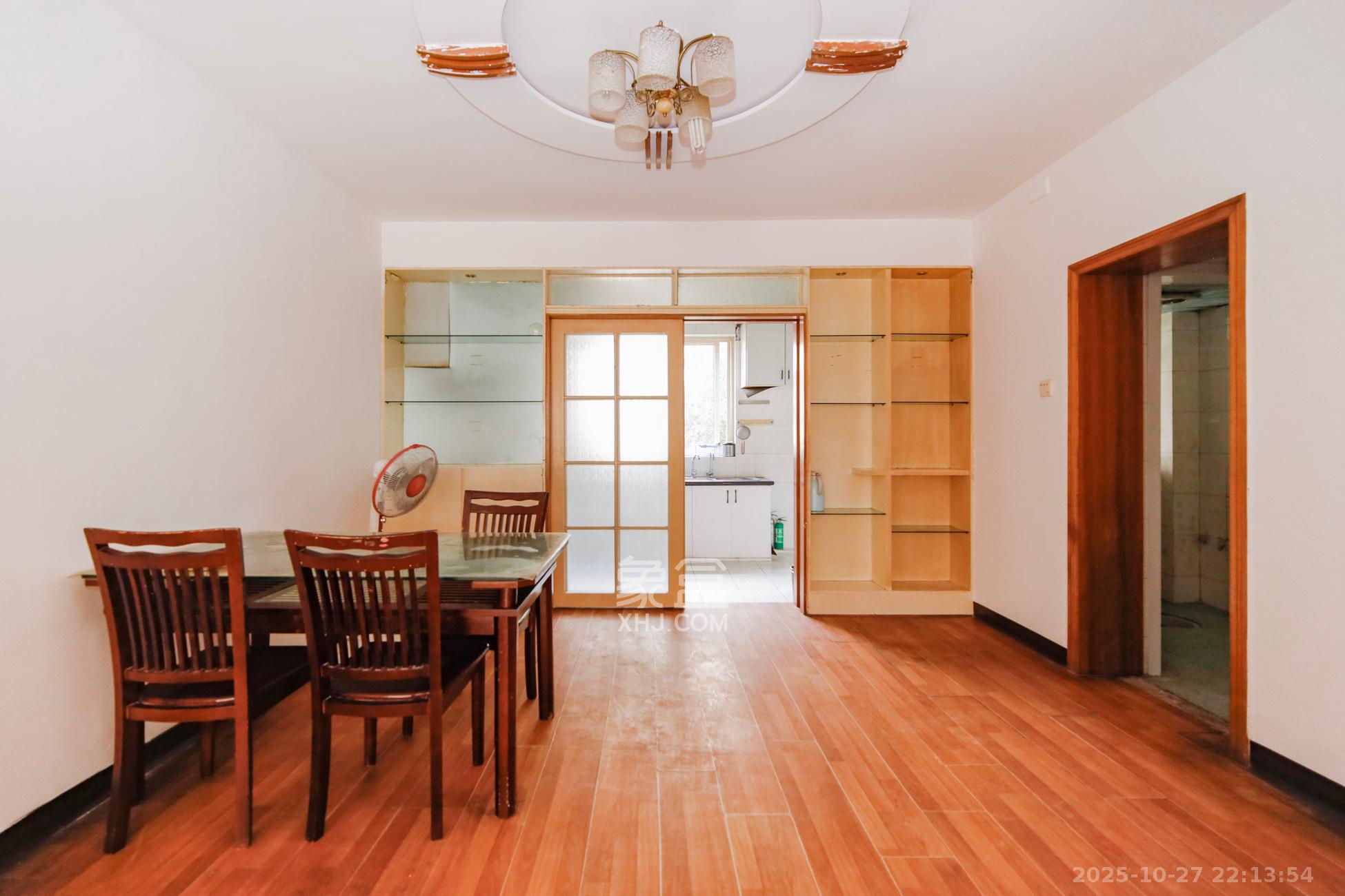 融城花苑  3室2厅2卫    56.8万客厅