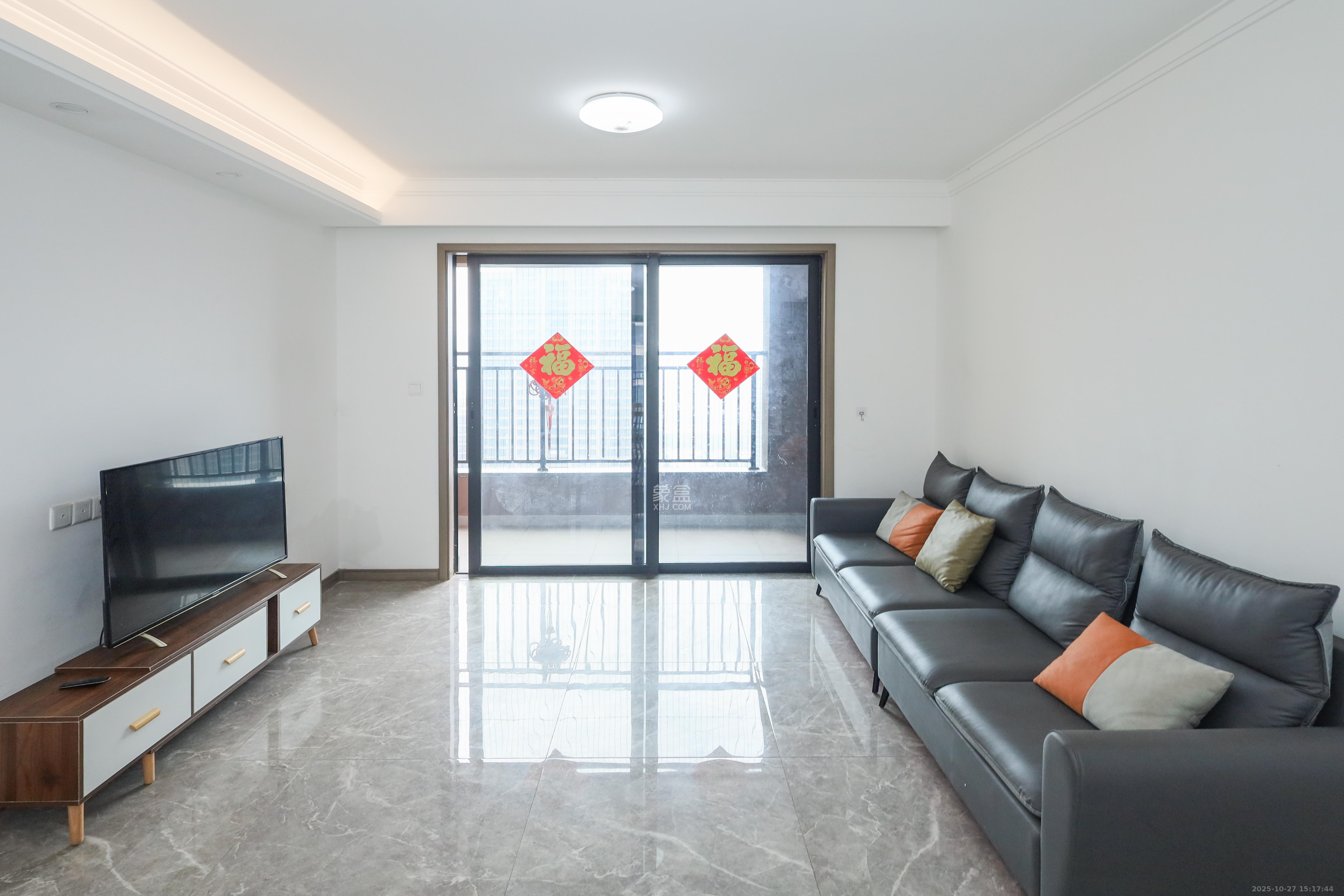 越秀亲爱里 4室2厅2卫 140.0万 越秀亲爱里 4室2厅2卫 140.0万客厅