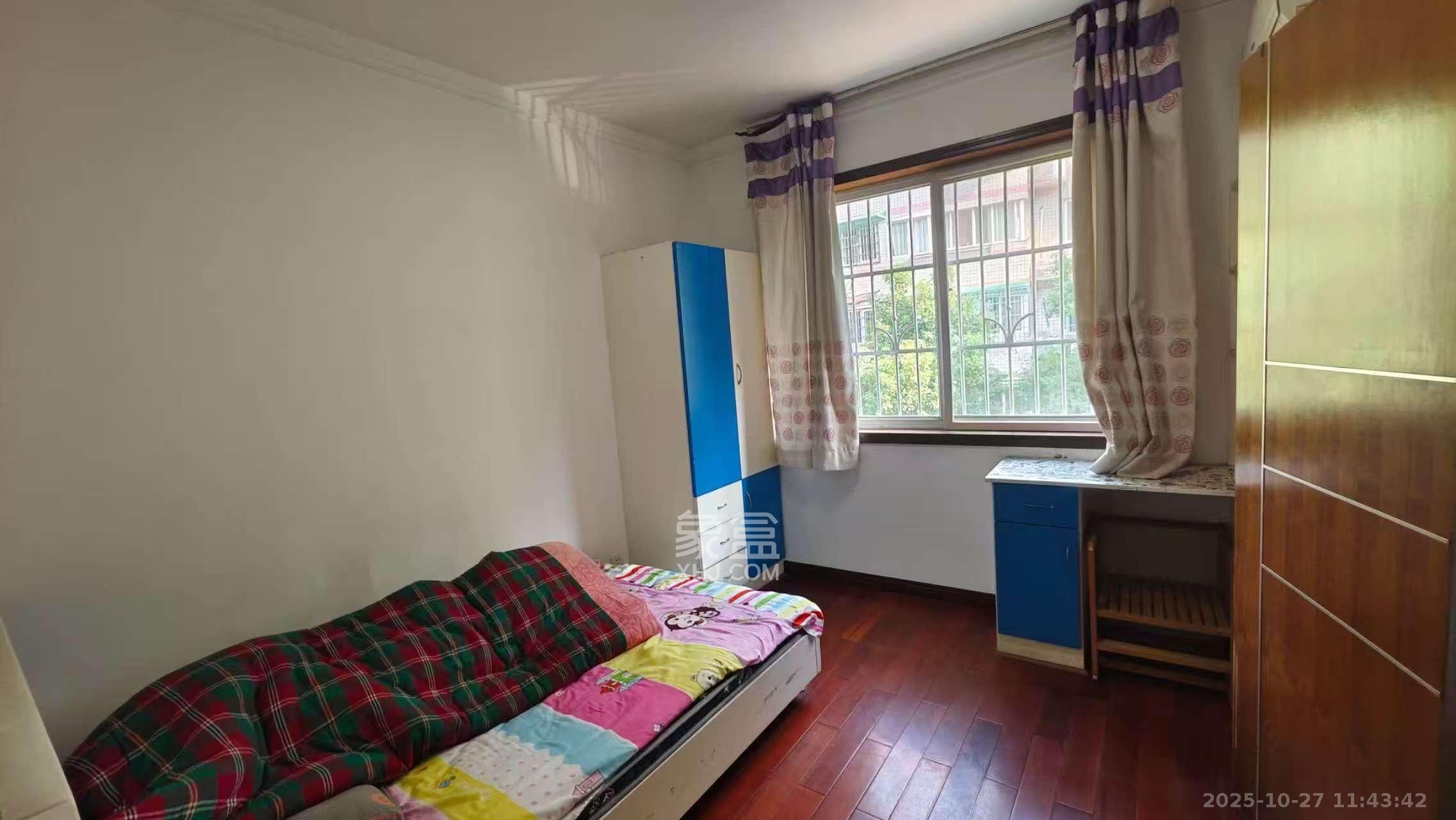 德馨园  3室2厅1卫    1600.0元/月 德馨园  3室2厅1卫    1600.0元/月室内图