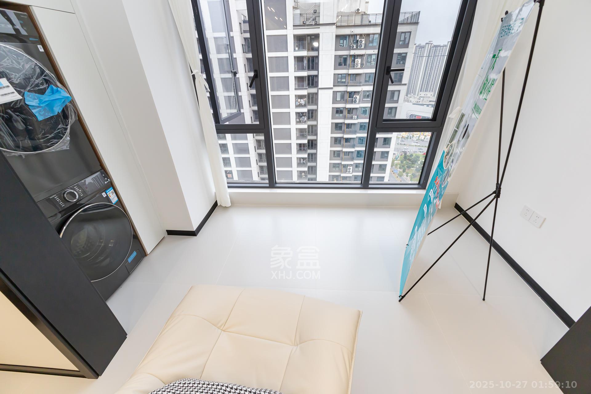 越秀湘江星汇城二期  4室2厅2卫    125.5万阳台