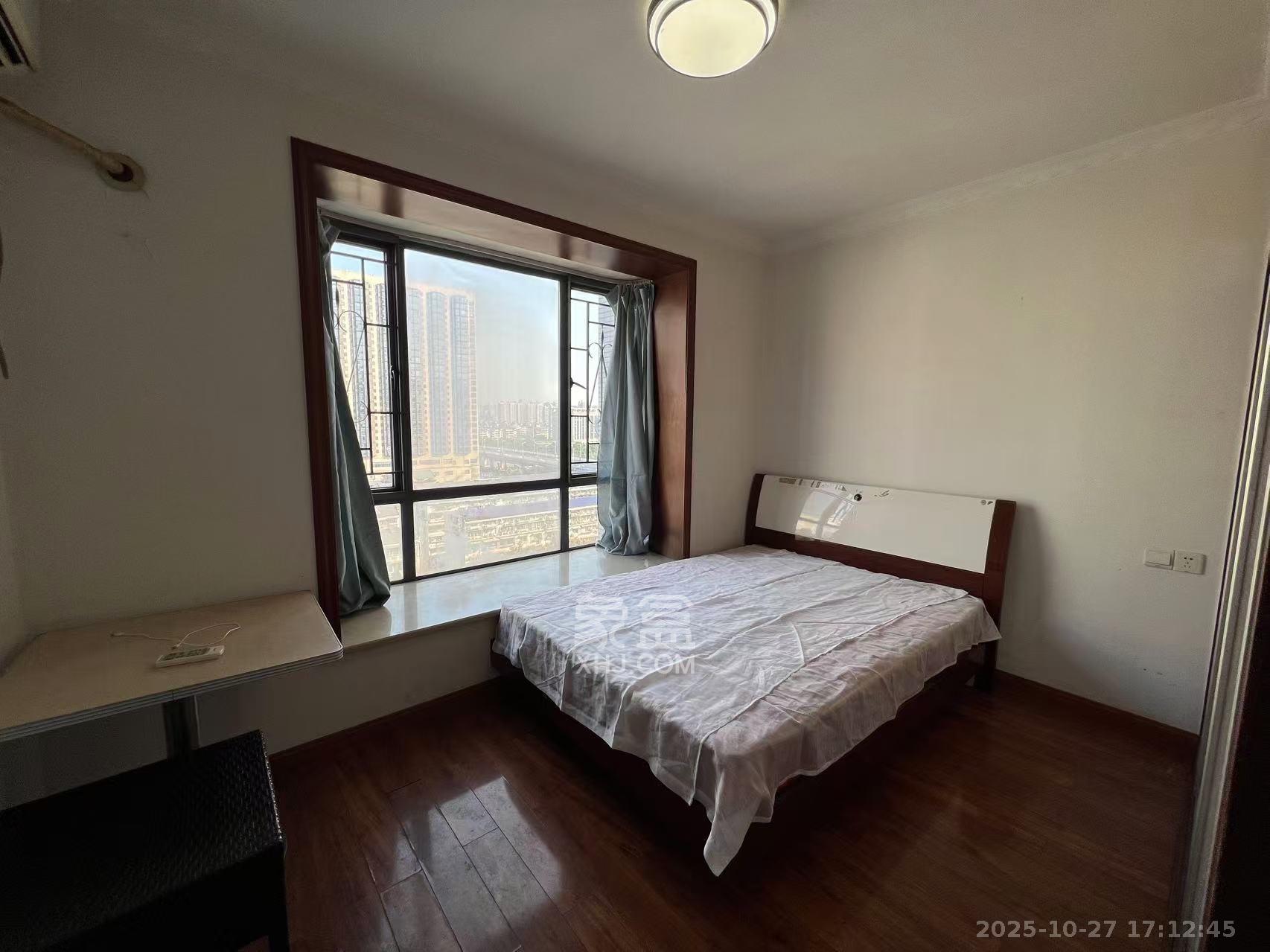 西子花苑  3室2厅2卫    2800.0元/月室内图